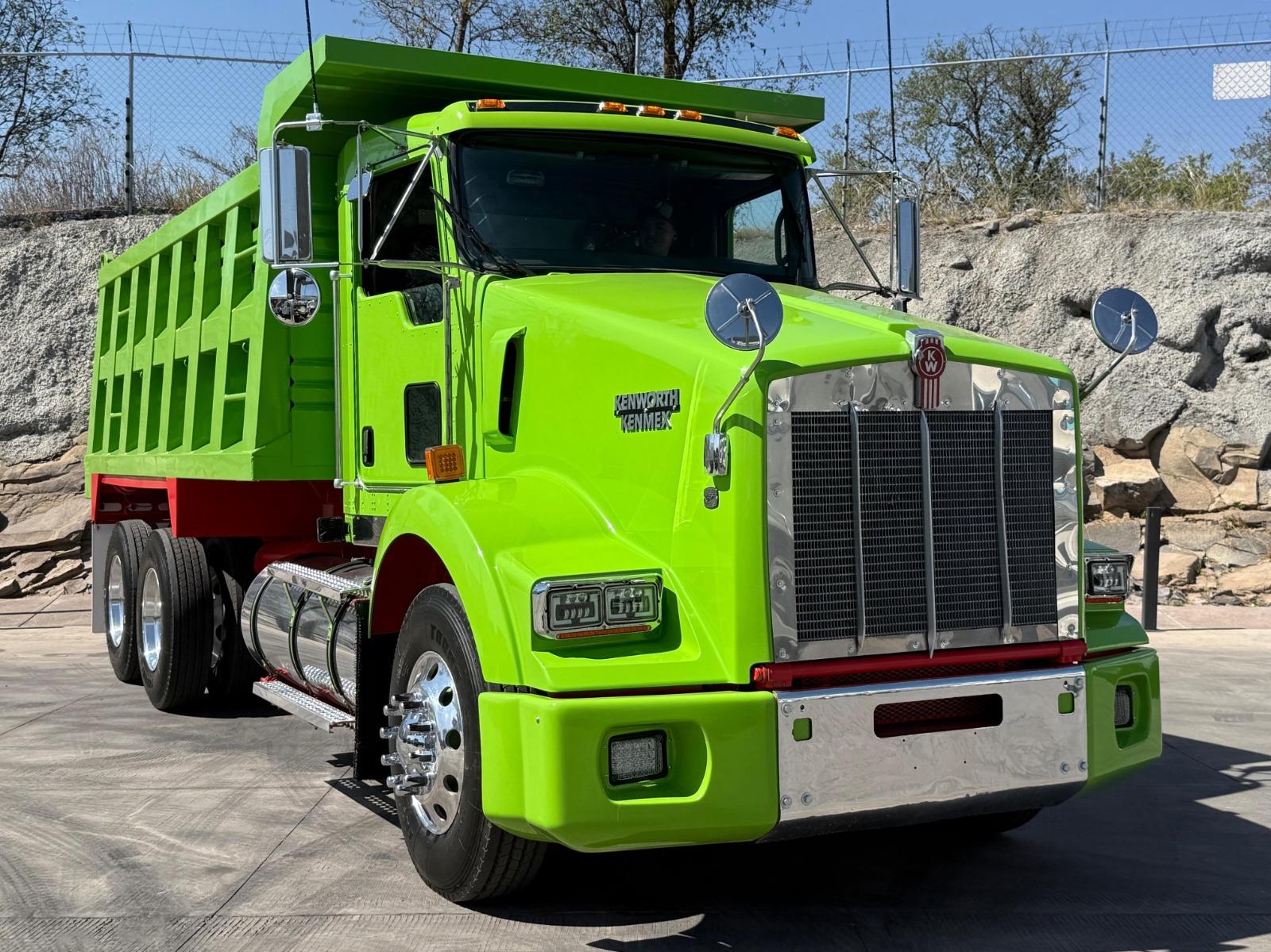 2016 KENWORTH T800 - FRONT_PASSENGER_SIDE