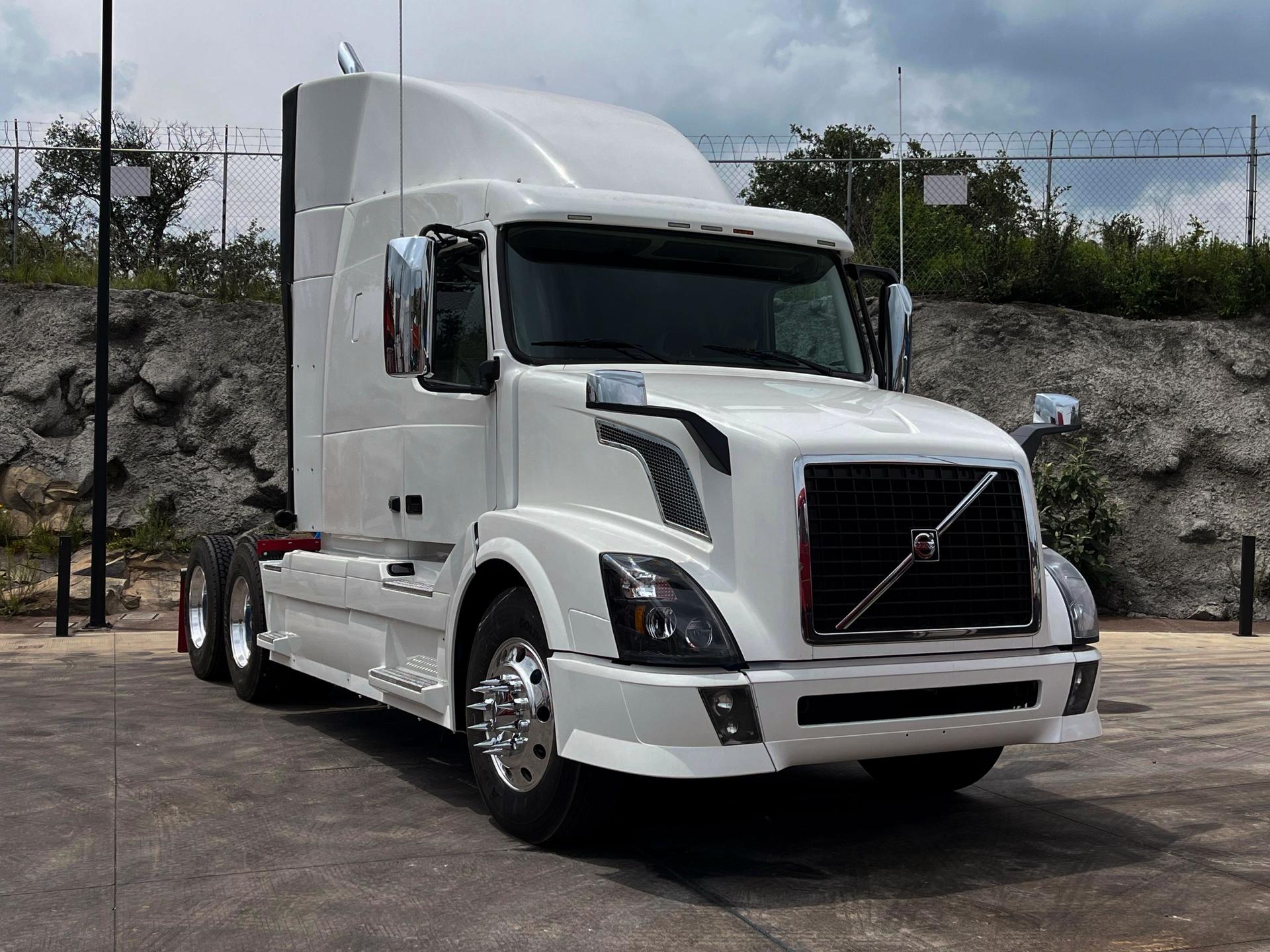 2016 VOLVO TRUCKS VNL 64T 630 - FRONT_PASSENGER_SIDE