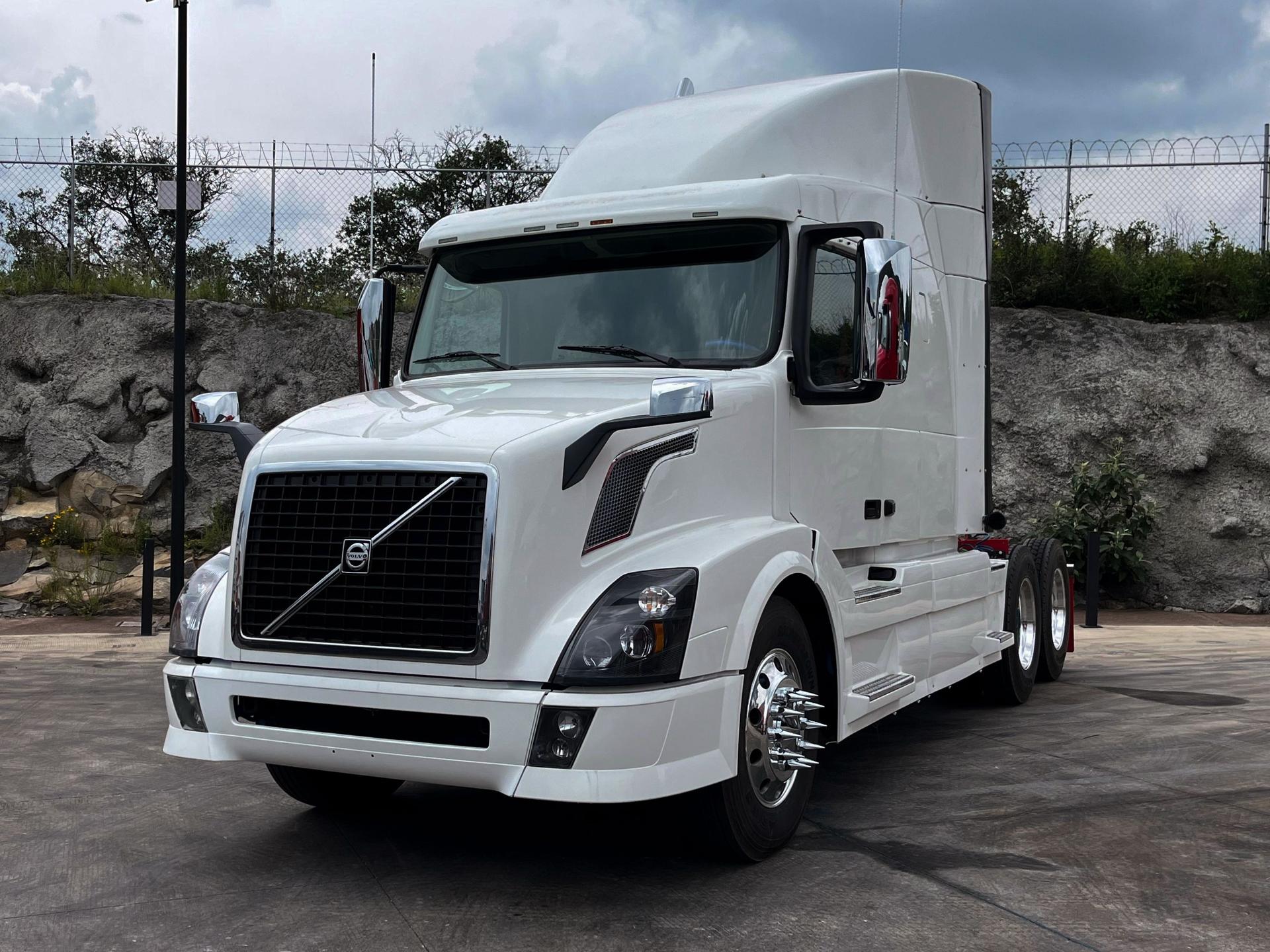 2016 VOLVO TRUCKS VNL 64T 630 - FRONT_DRIVER_SIDE