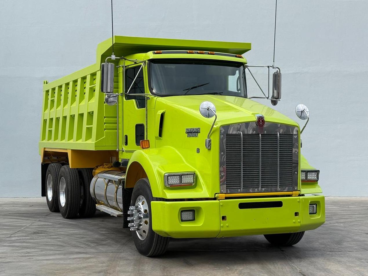 2016 KENWORTH T800 - FRONT_PASSENGER_SIDE