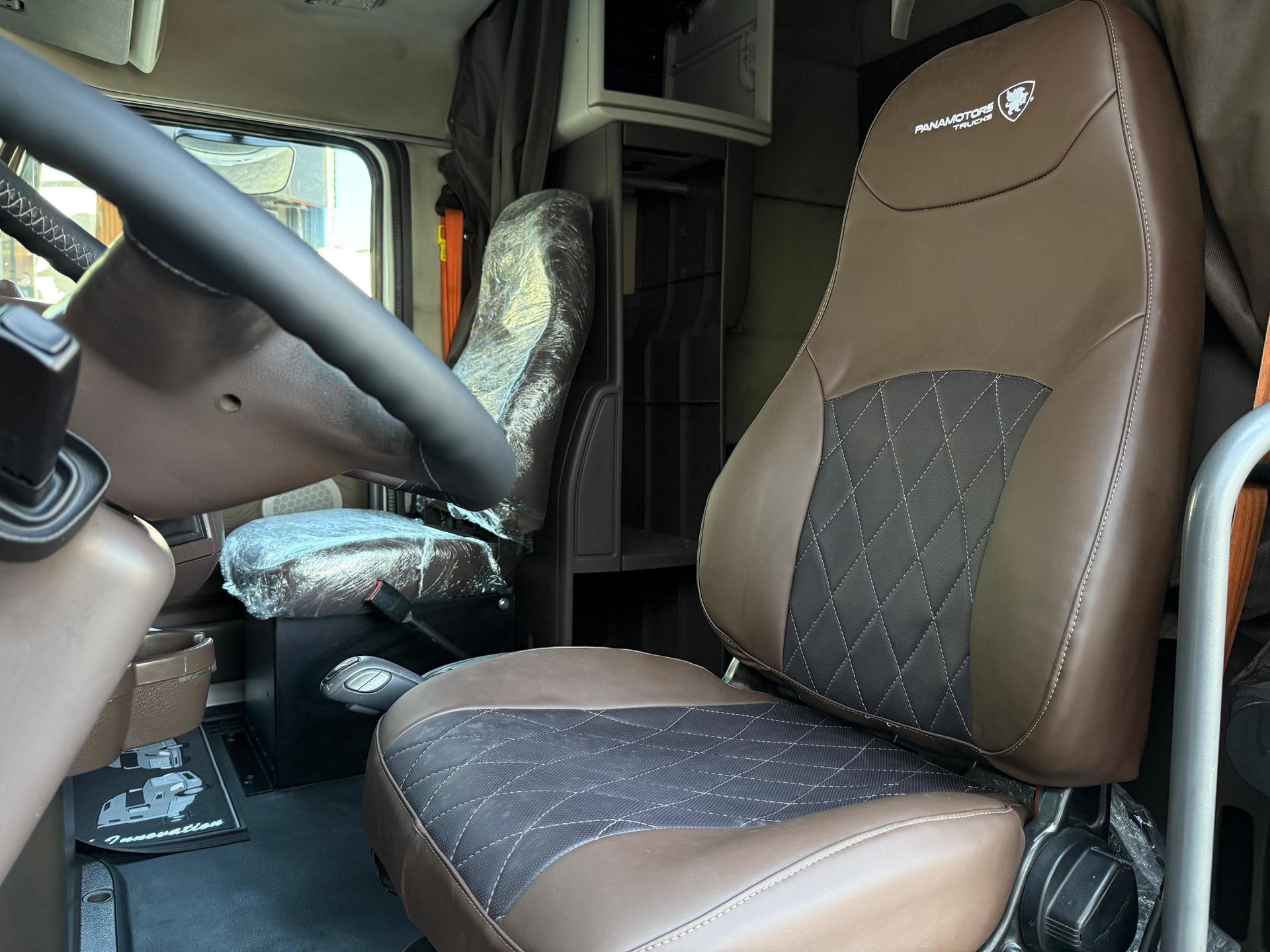 2016 VOLVO TRUCKS VNL 64T 630 - SEATS_FRONT