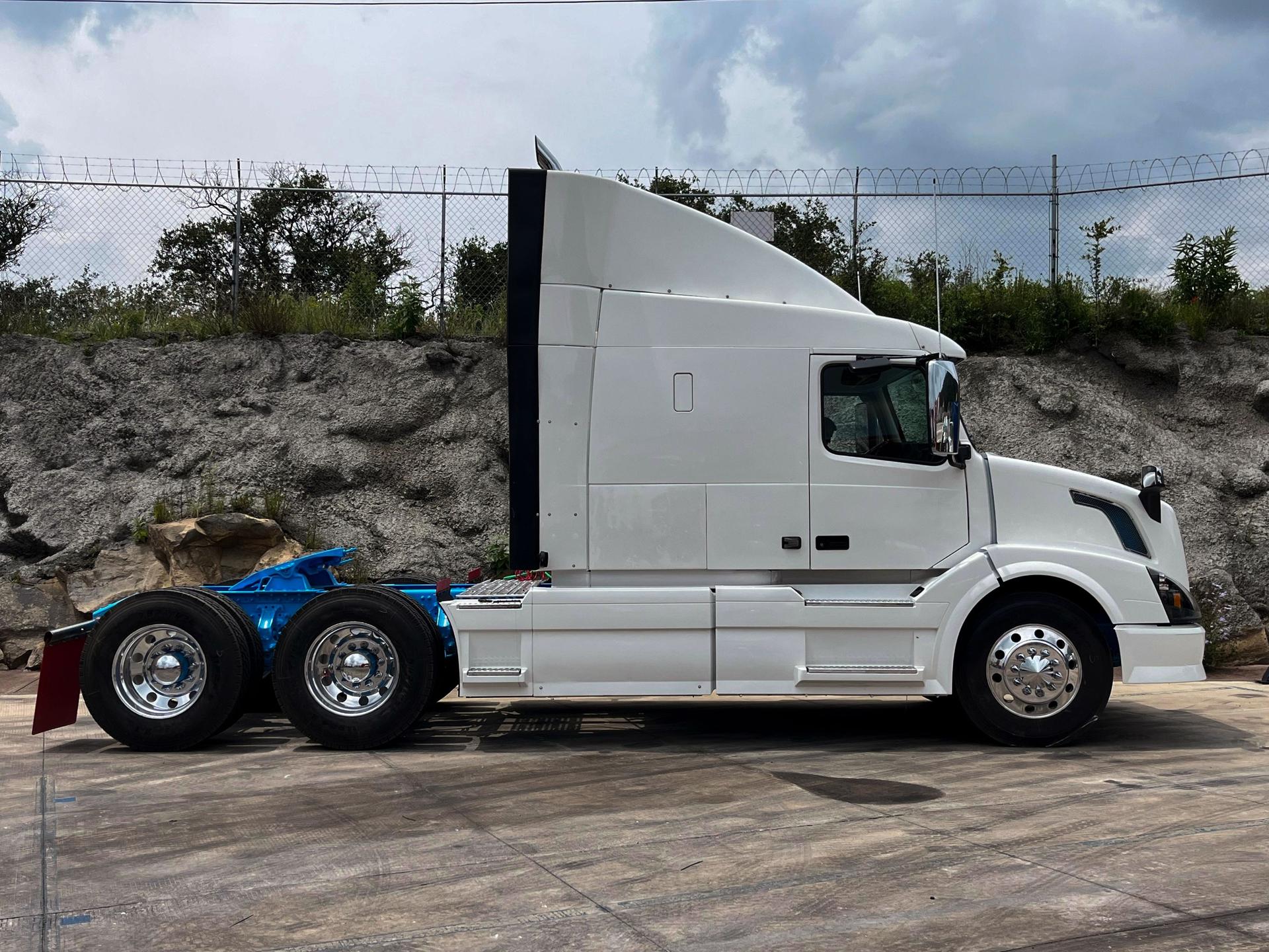 2016 VOLVO TRUCKS VNL 64T 630 - SIDE_RIGHT