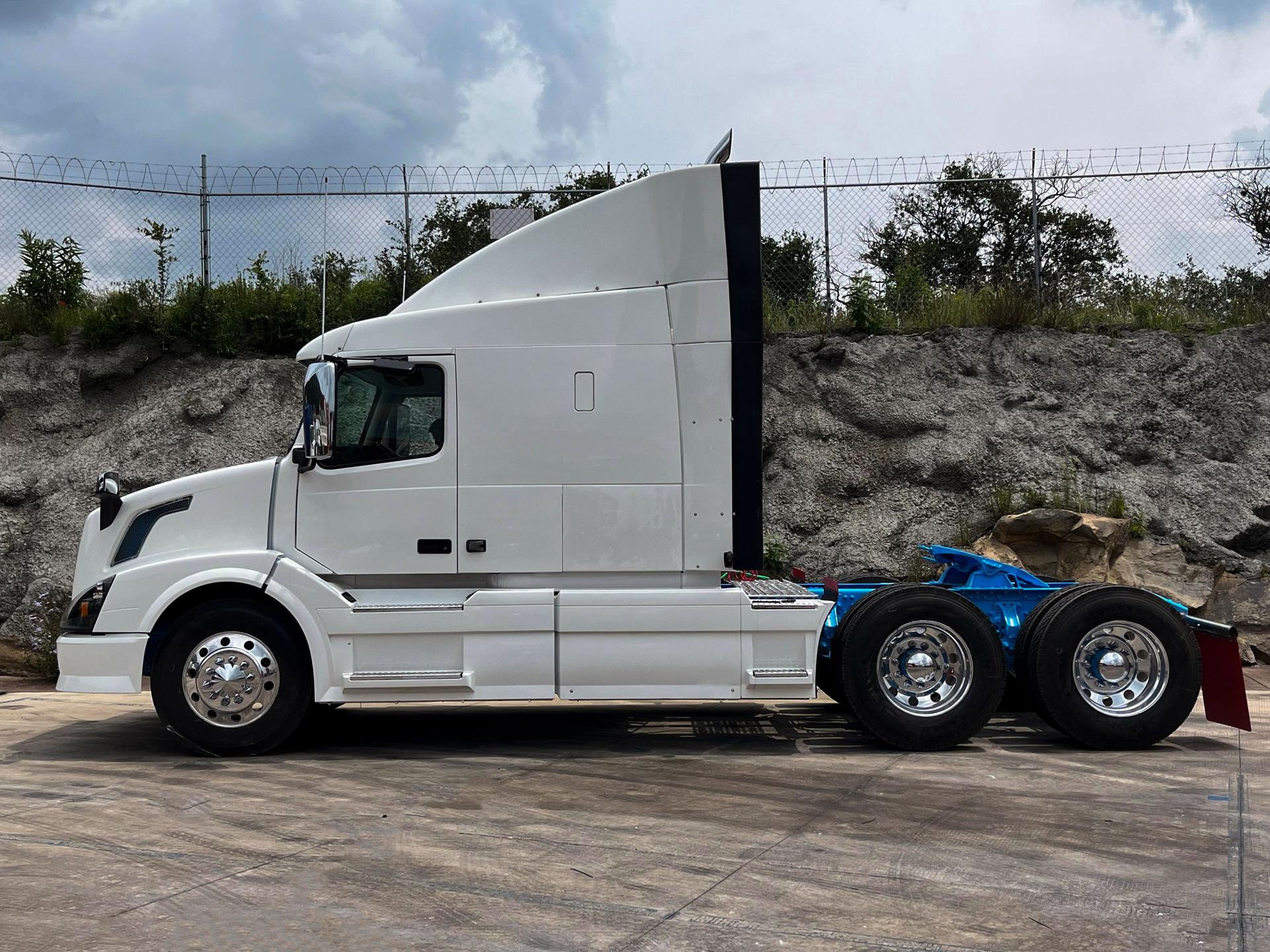 2016 VOLVO TRUCKS VNL 64T 630 - SIDE_LEFT