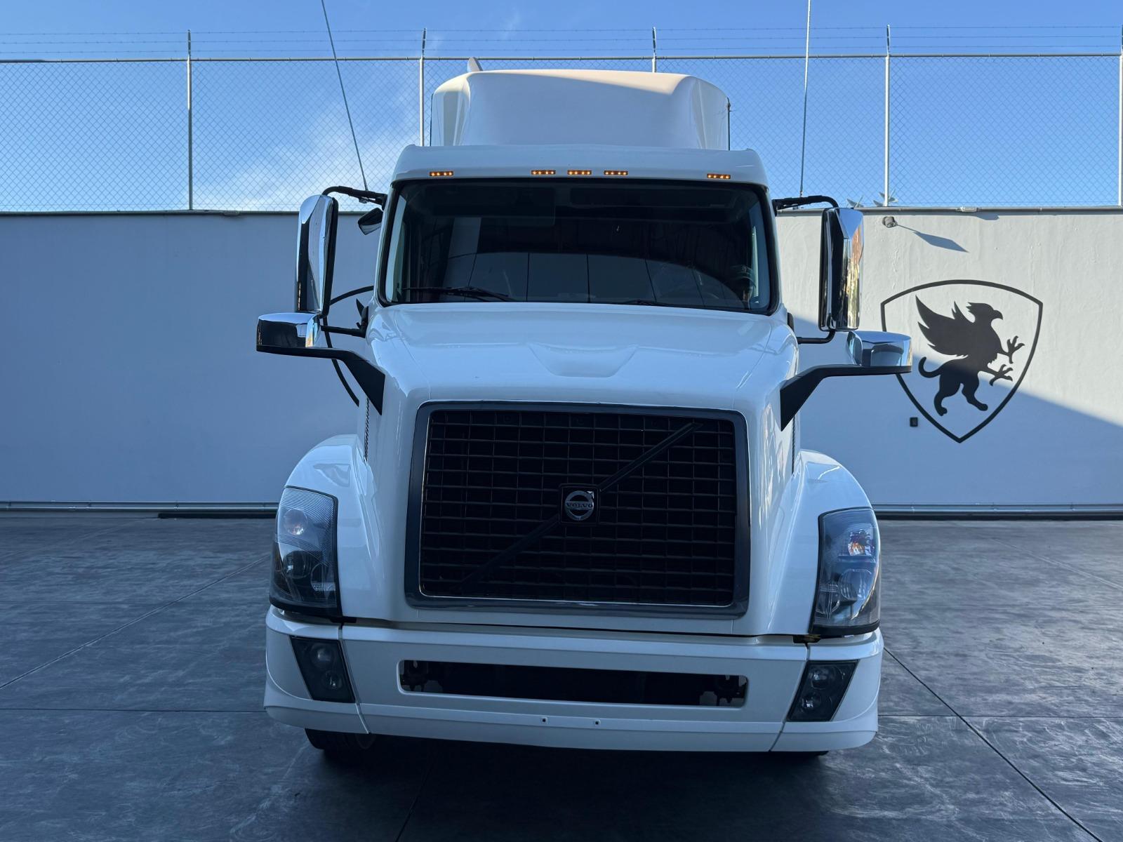 2016 VOLVO TRUCKS VNL 64T 630 - FRONT