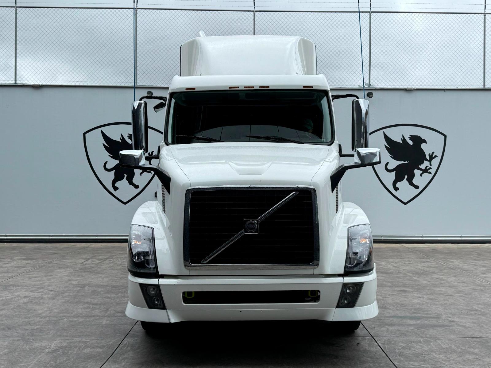 2015 VOLVO TRUCKS VNL 64T 630 - FRONT