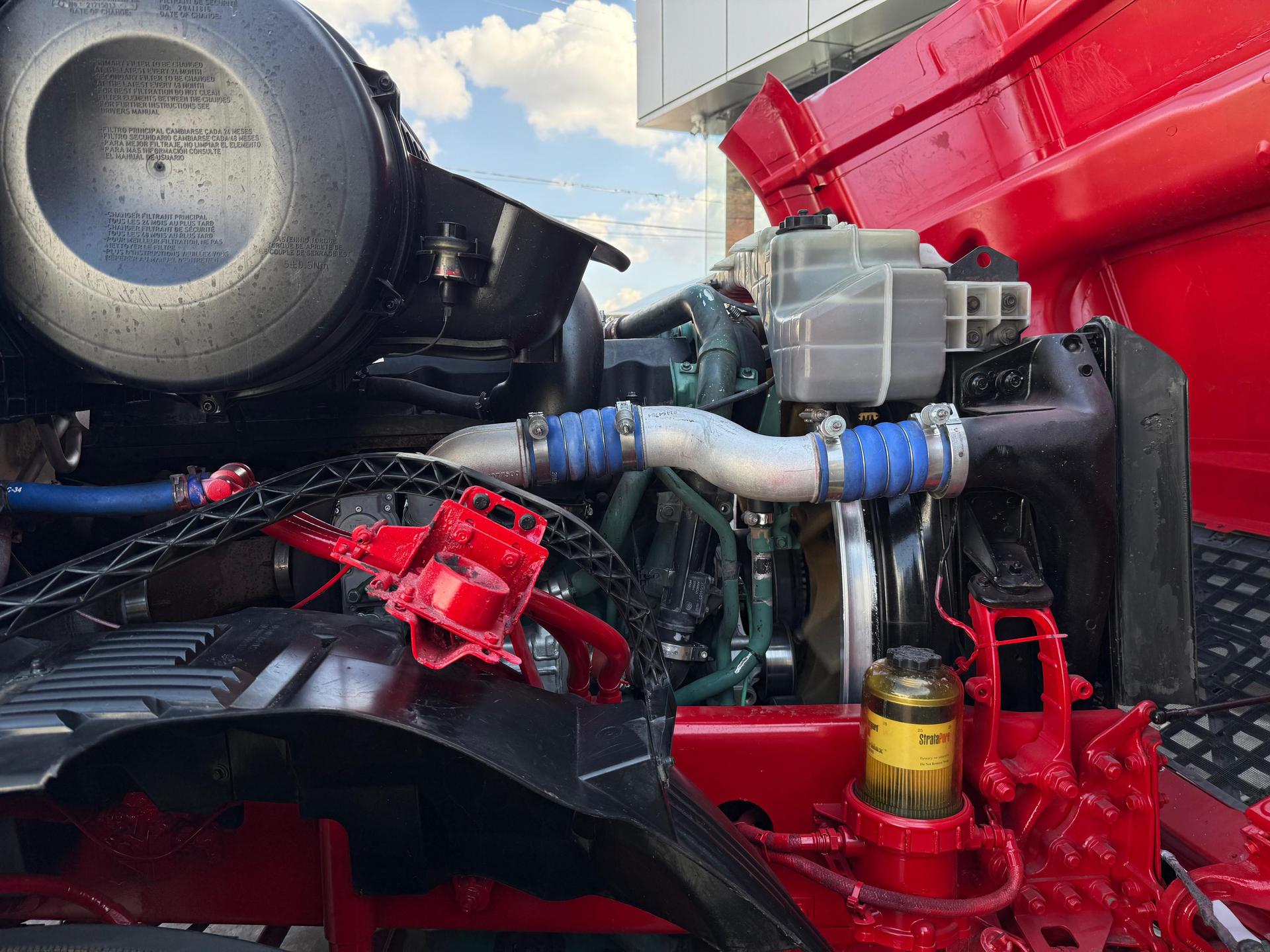 2016 VOLVO TRUCKS VNL 64T 630 - ENGINE