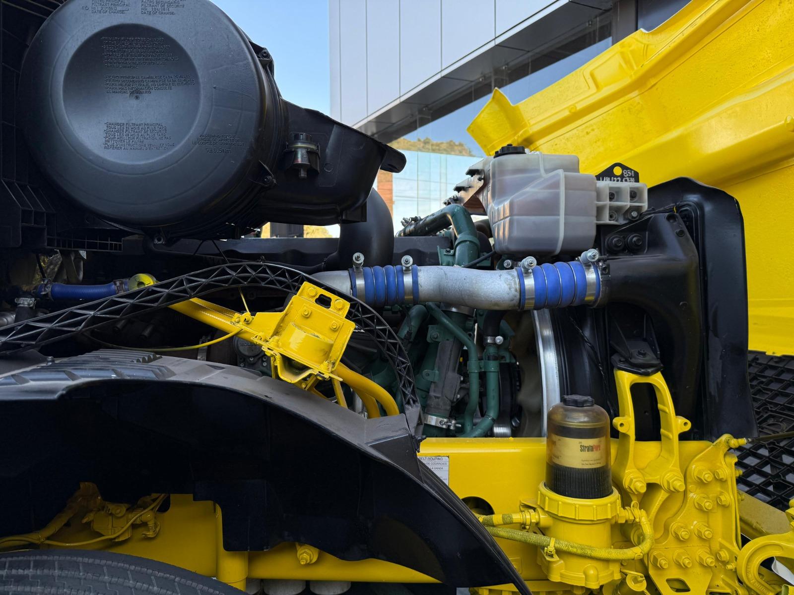 2016 VOLVO TRUCKS VNL 64T 630 - ENGINE