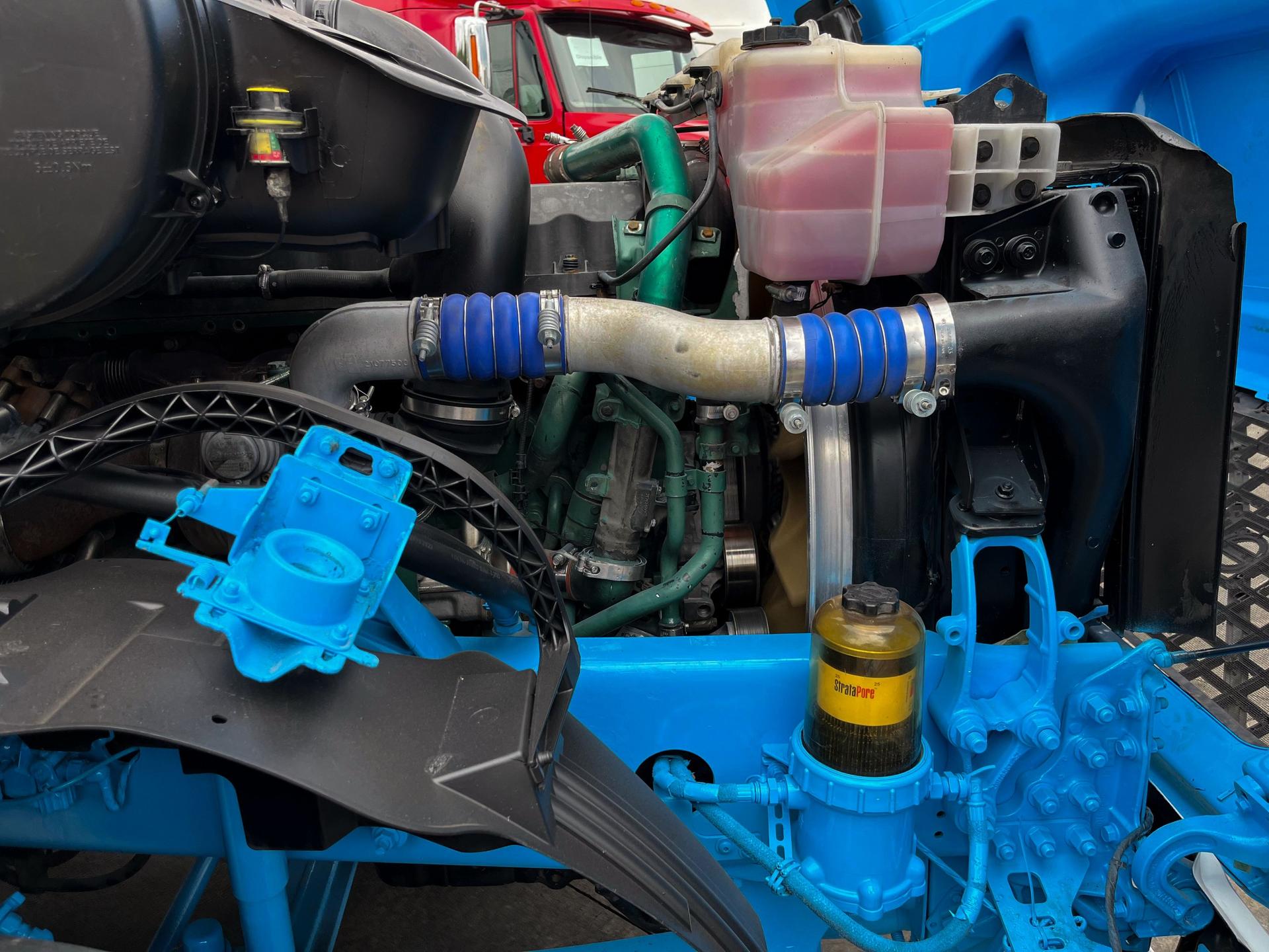 2016 VOLVO TRUCKS VNL 64T 630 - ENGINE