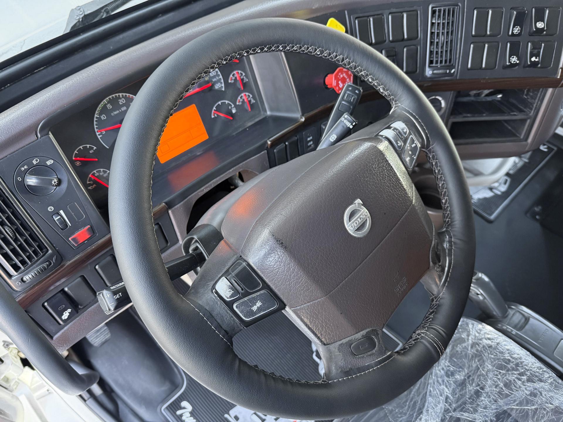 2015 VOLVO TRUCKS VNL 64T 630 - ODOMETER