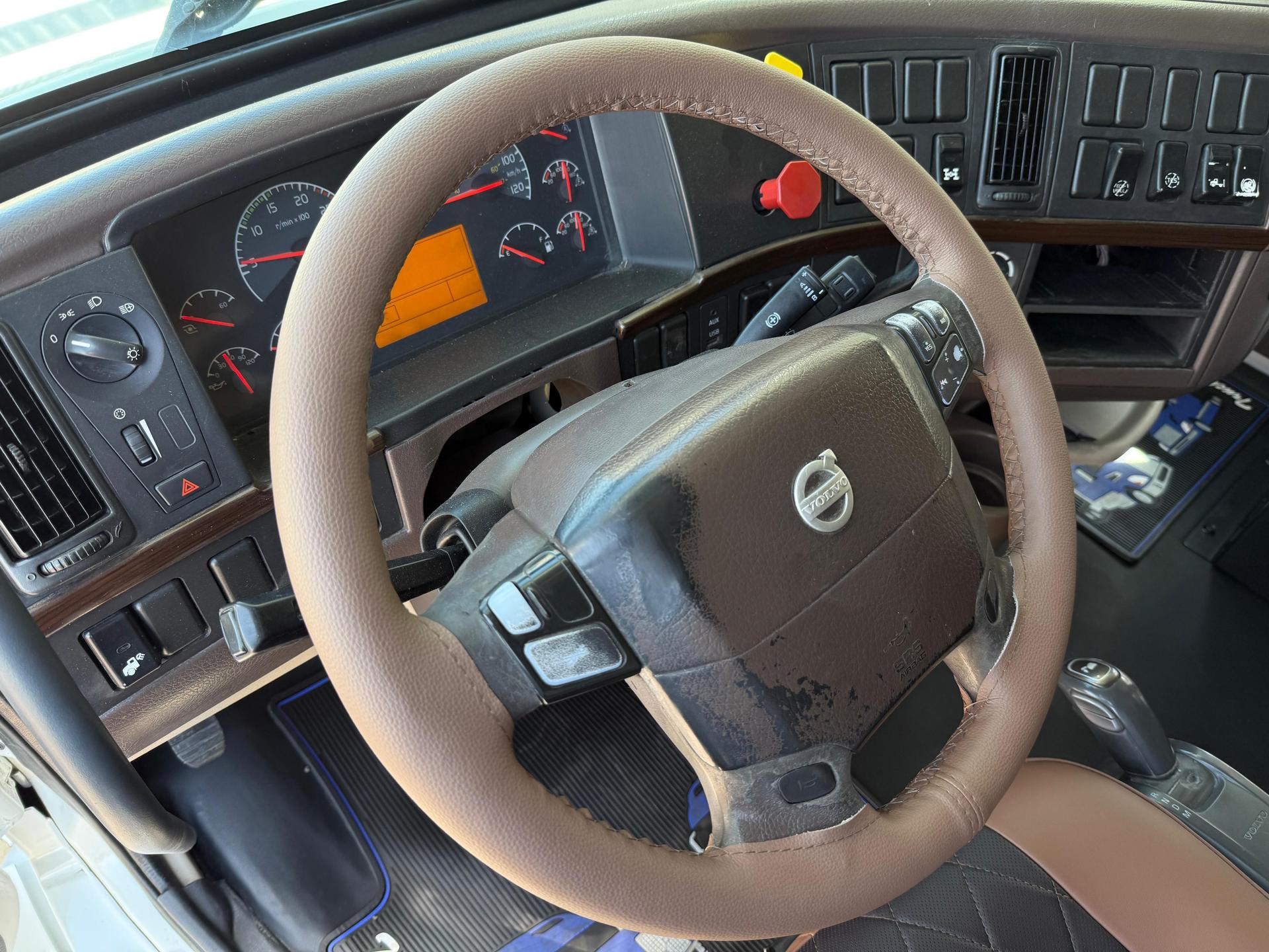 2015 VOLVO TRUCKS VNL 64T 630 - ODOMETER
