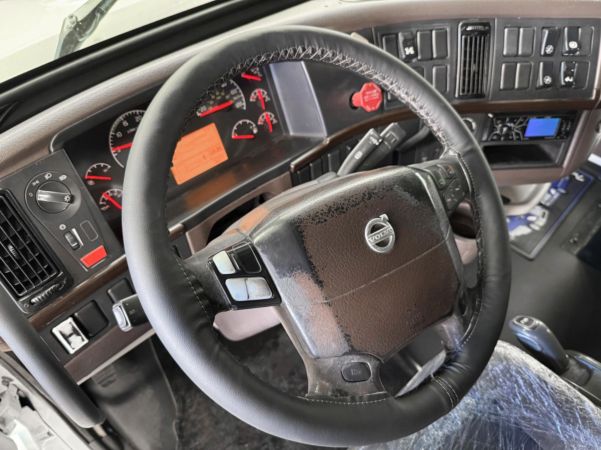 2015 VOLVO TRUCKS VNL 64T 630 - ODOMETER