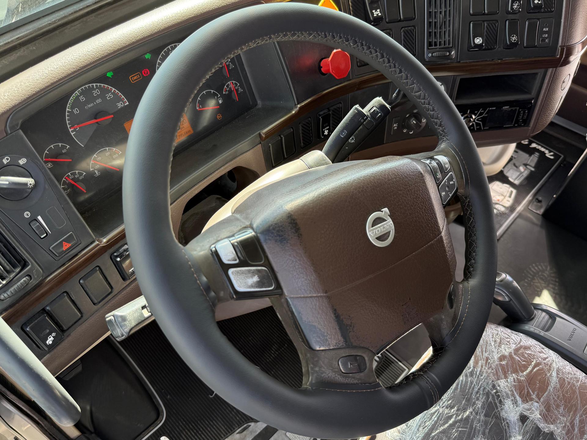 2015 VOLVO TRUCKS VNL 64T 630 - ODOMETER