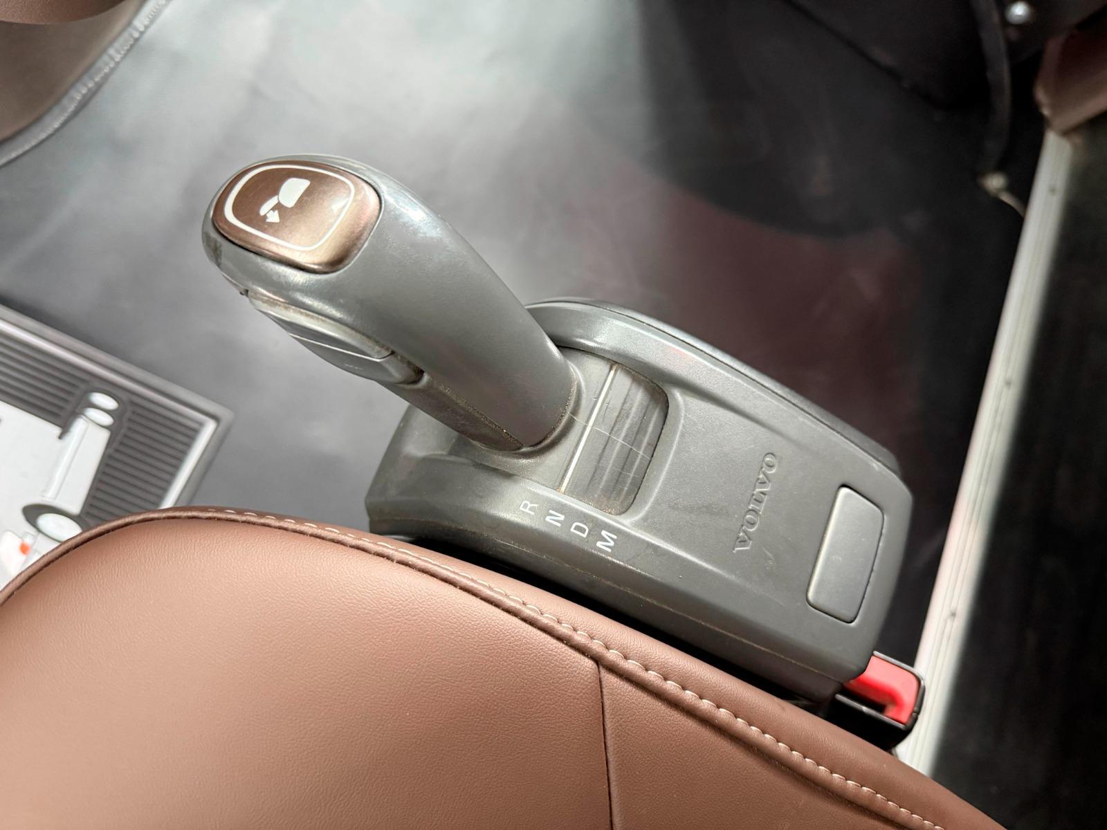 2015 VOLVO TRUCKS VNL 64T 630 - IMPERFECTIONS