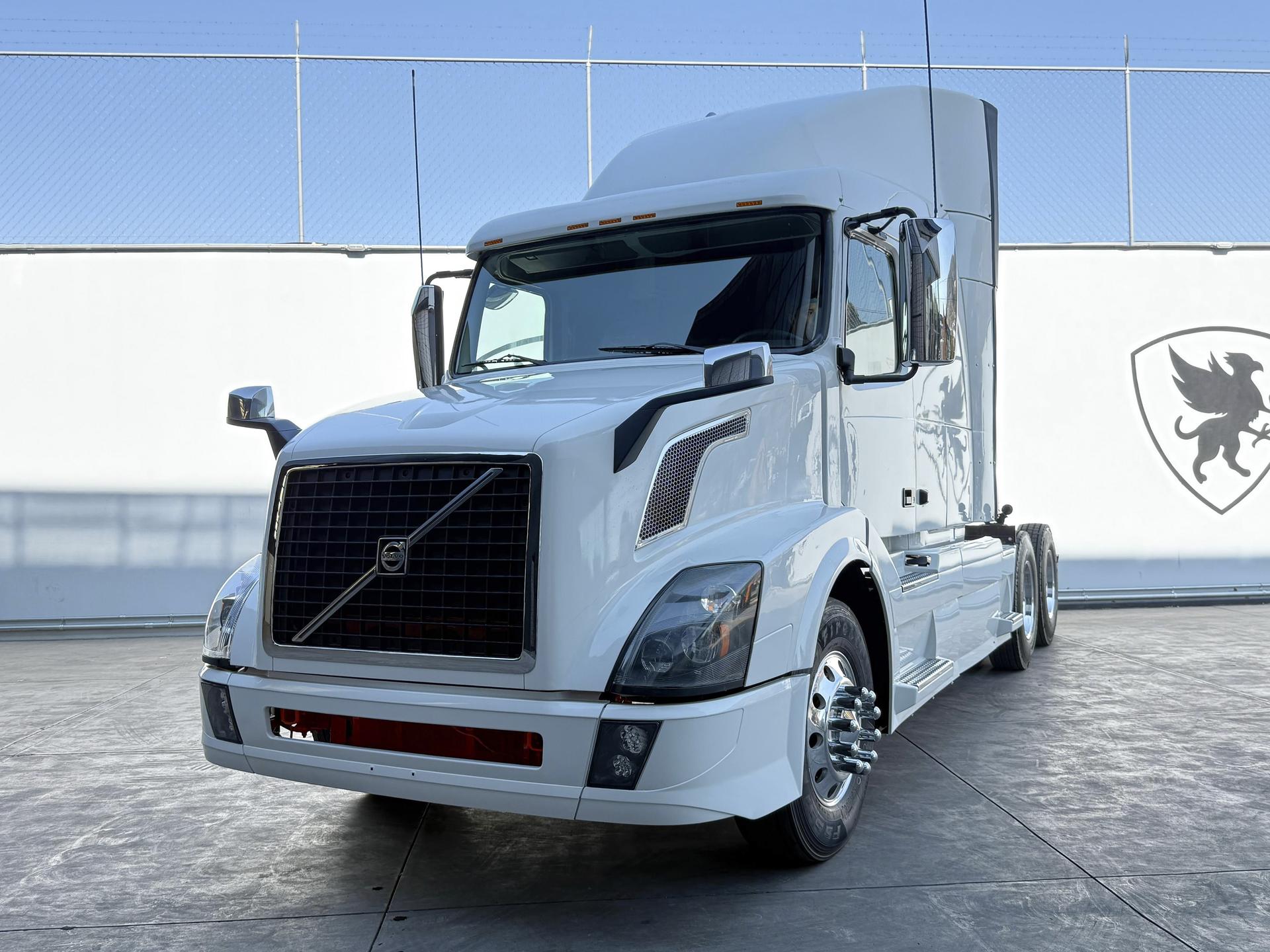 2016 VOLVO TRUCKS VNL 64T 630 - FRONT_DRIVER_SIDE