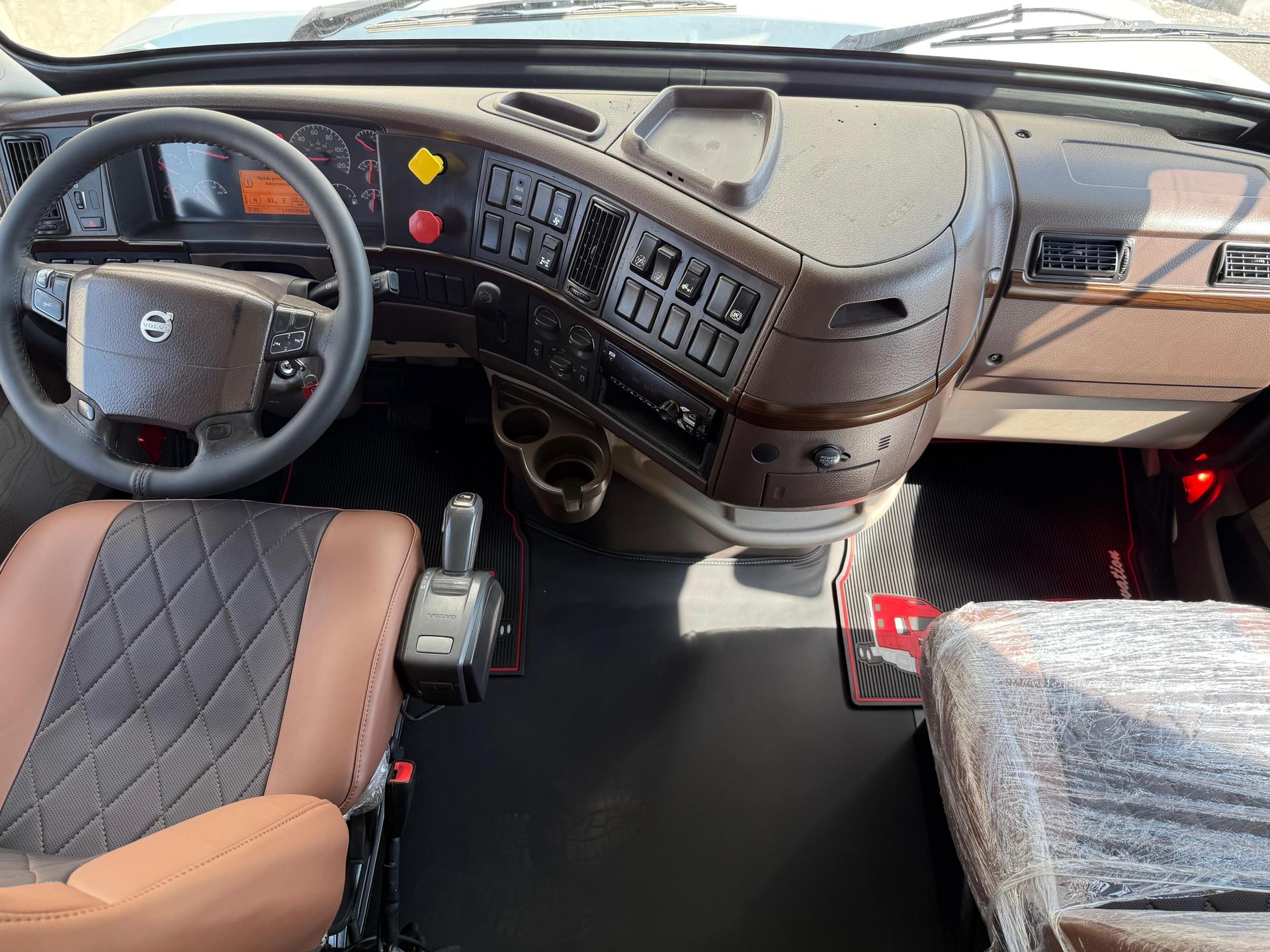 2016 VOLVO TRUCKS VNL 64T 630 - DASHBOARD