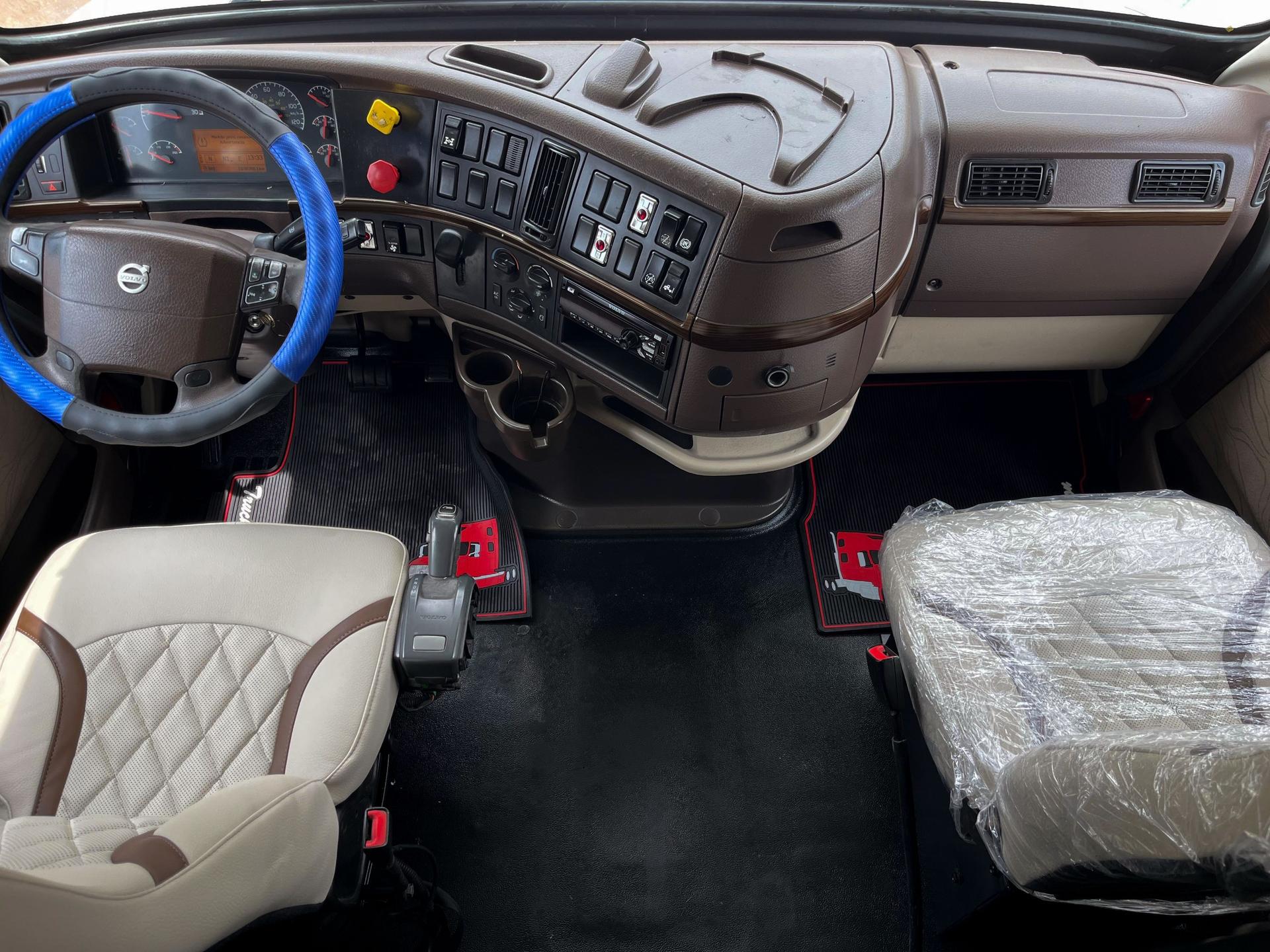2016 VOLVO TRUCKS VNL 64T 630 - DASHBOARD