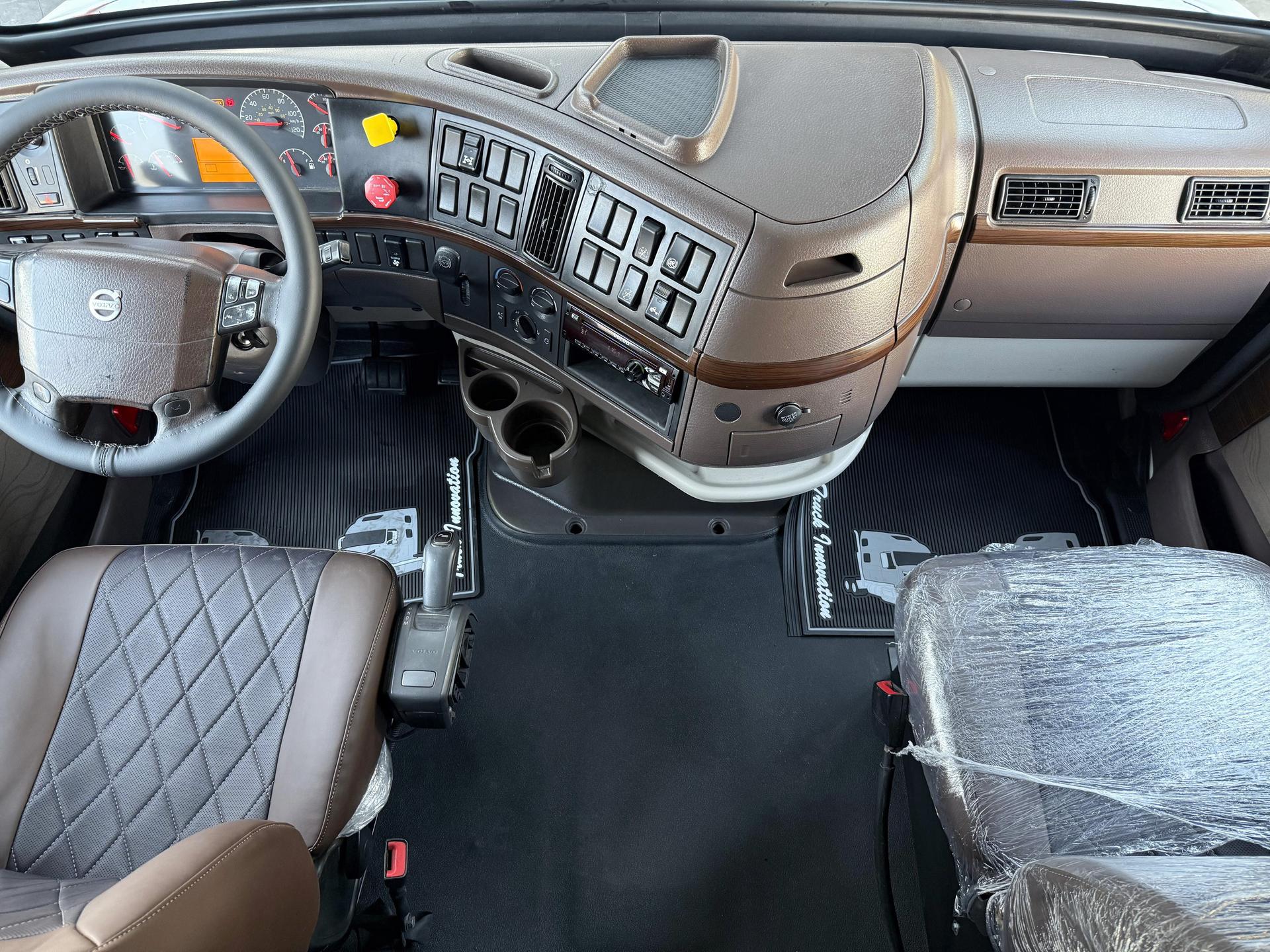 2016 VOLVO TRUCKS VNL 64T 630 - DASHBOARD