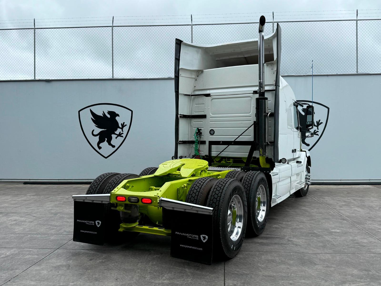 2015 VOLVO TRUCKS VNL 64T 630 - REAR_PASSENGER_SIDE