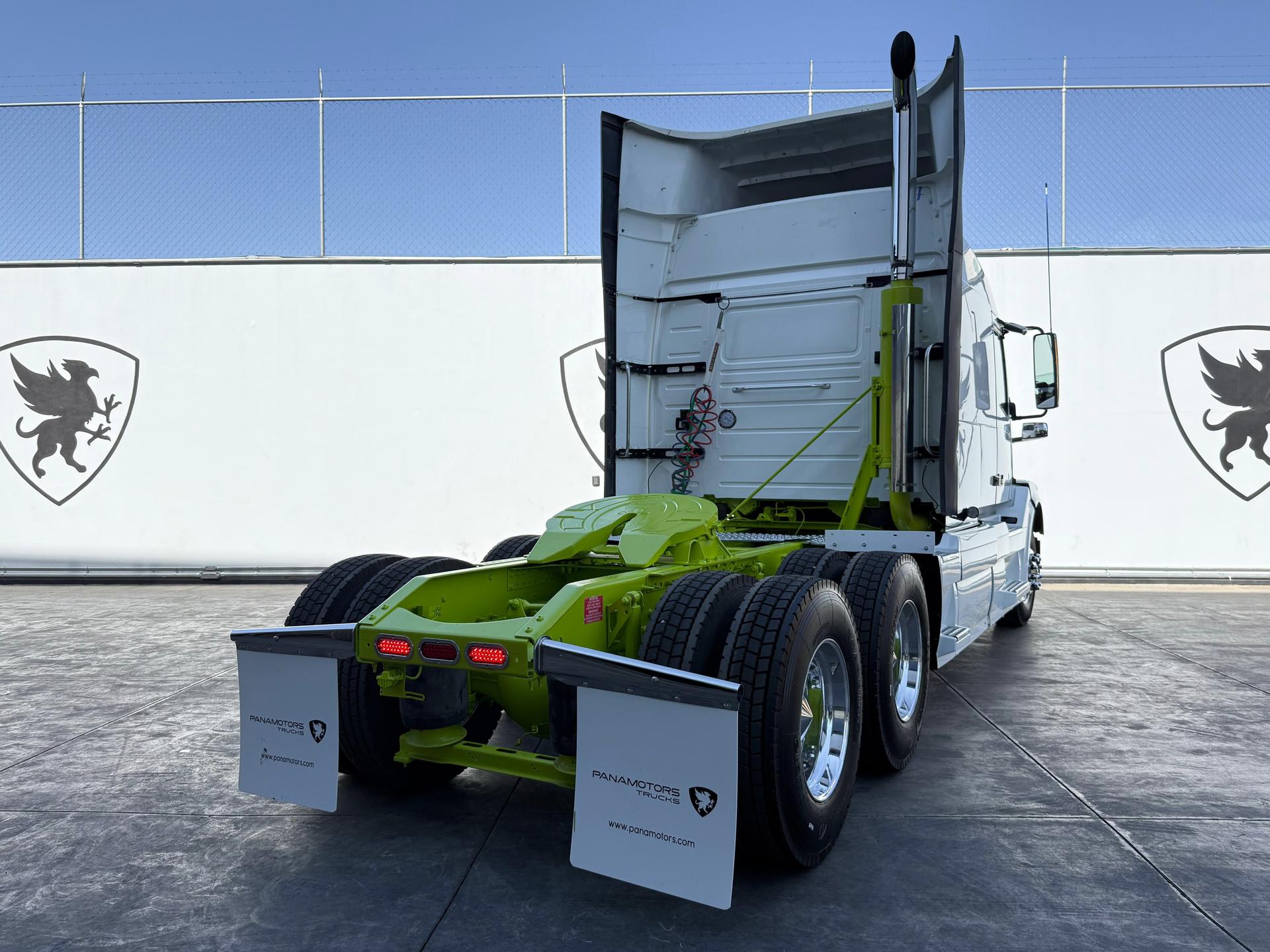 2016 VOLVO TRUCKS VNL 64T 630 - REAR_PASSENGER_SIDE