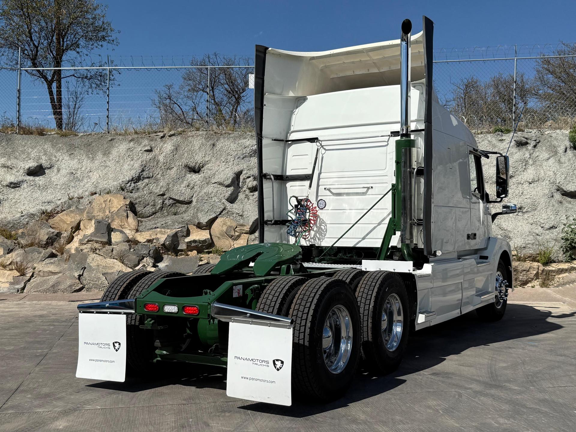 2015 VOLVO TRUCKS VNL 64T 630 - REAR_PASSENGER_SIDE