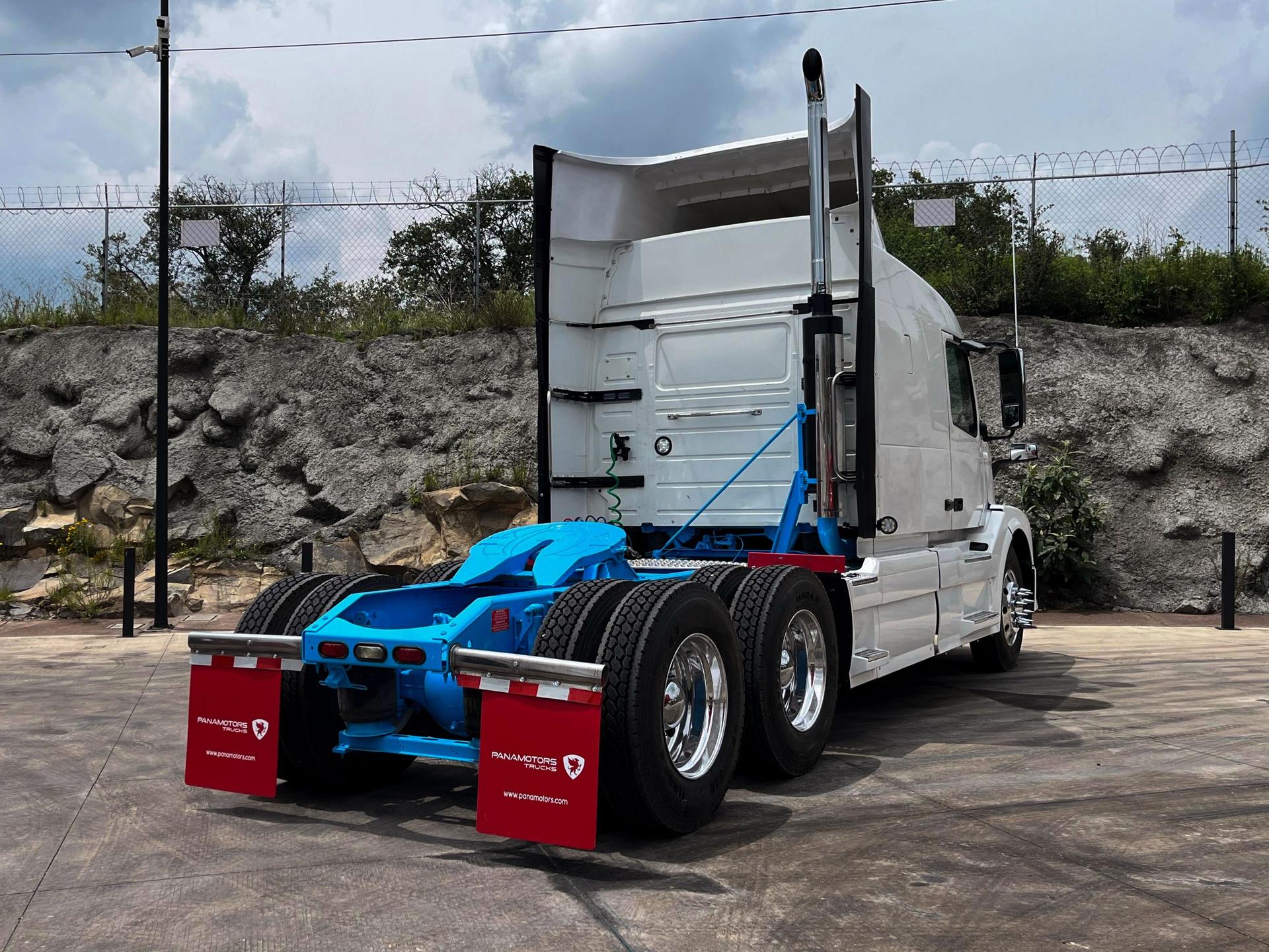 2016 VOLVO TRUCKS VNL 64T 630 - REAR_PASSENGER_SIDE