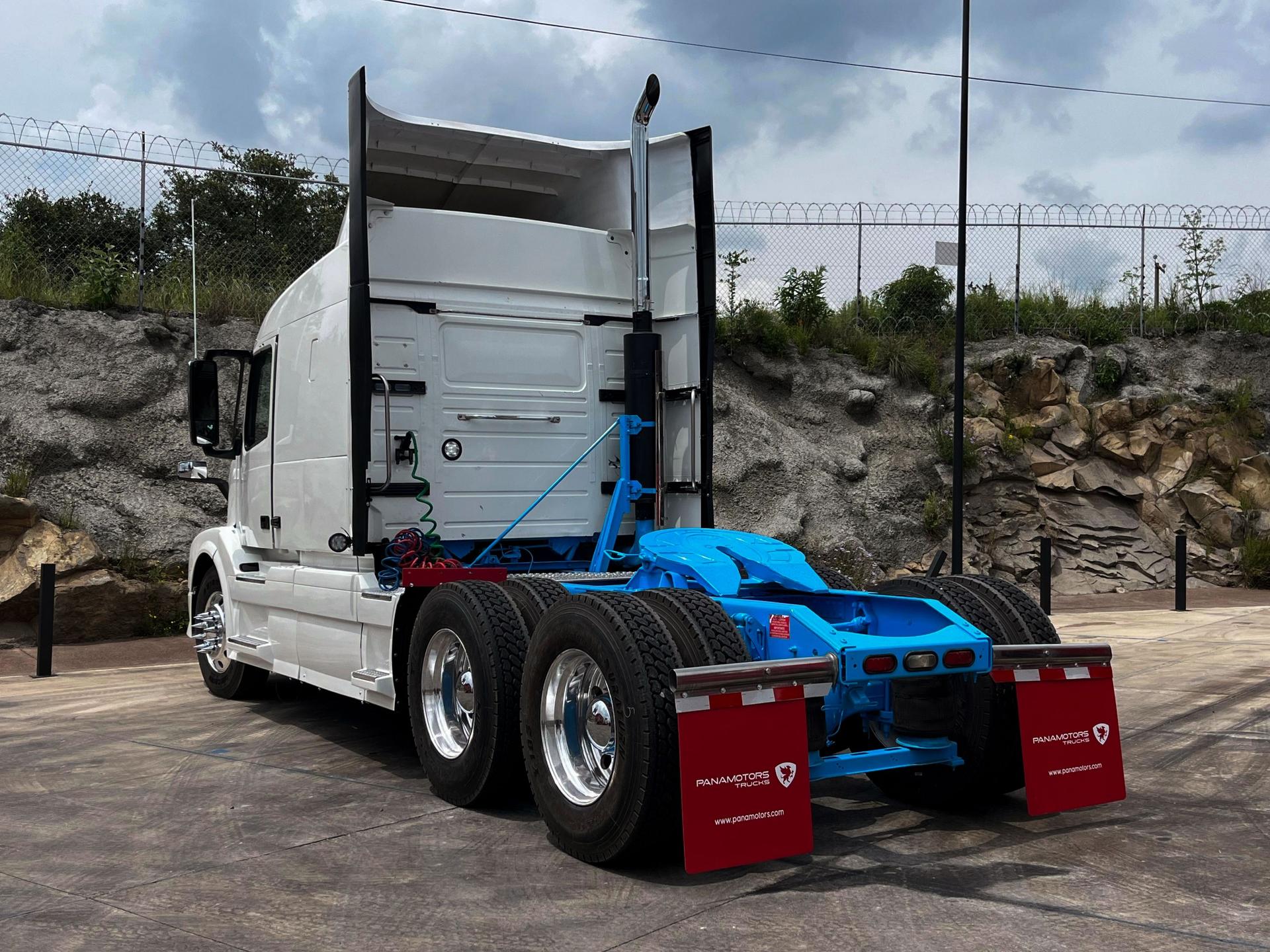 2016 VOLVO TRUCKS VNL 64T 630 - REAR_DRIVER_SIDE