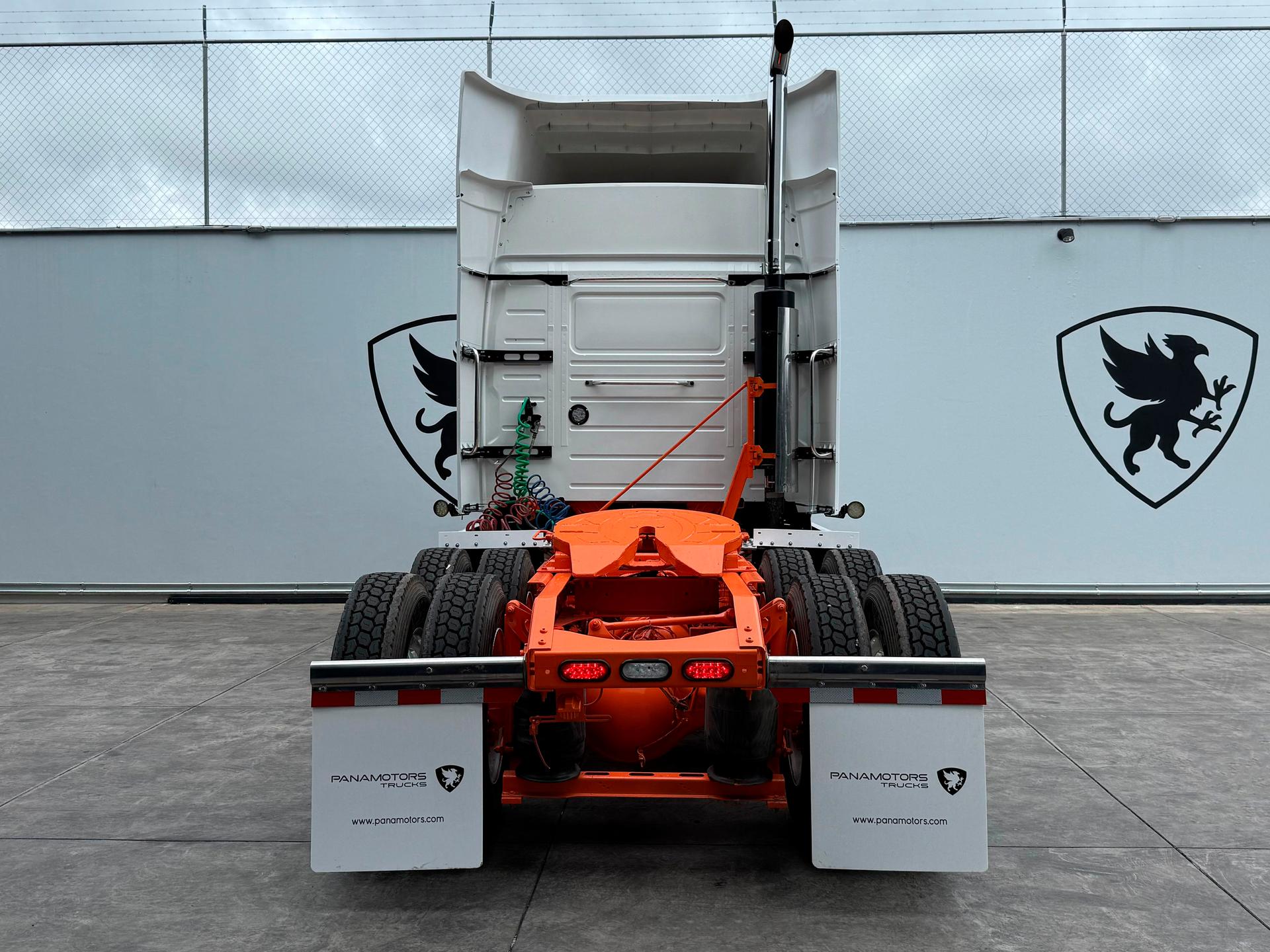 2016 VOLVO TRUCKS VNL 64T 630 - BACK
