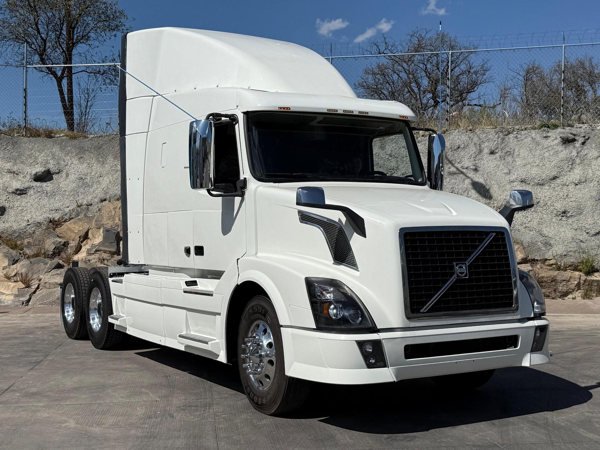 2016 VOLVO TRUCKS VNL 64T 630 - FRONT_PASSENGER_SIDE