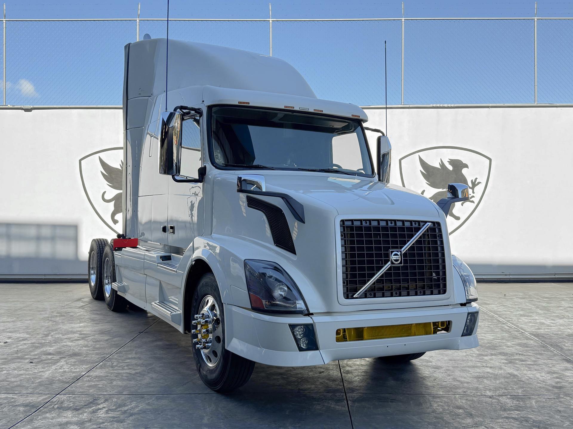 2015 VOLVO TRUCKS VNL 64T 630 - FRONT_PASSENGER_SIDE