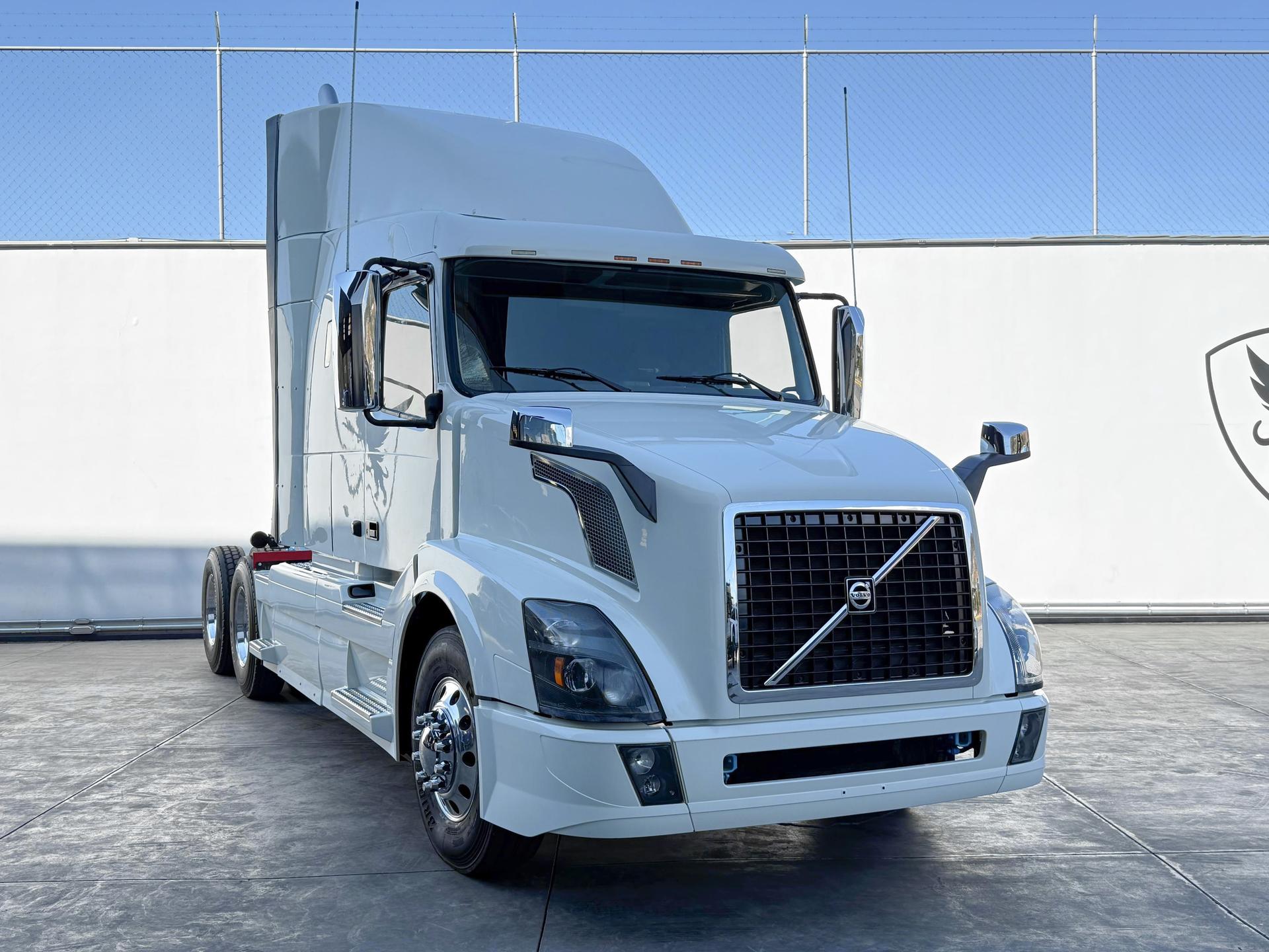 2016 VOLVO TRUCKS VNL 64T 630 - FRONT_PASSENGER_SIDE