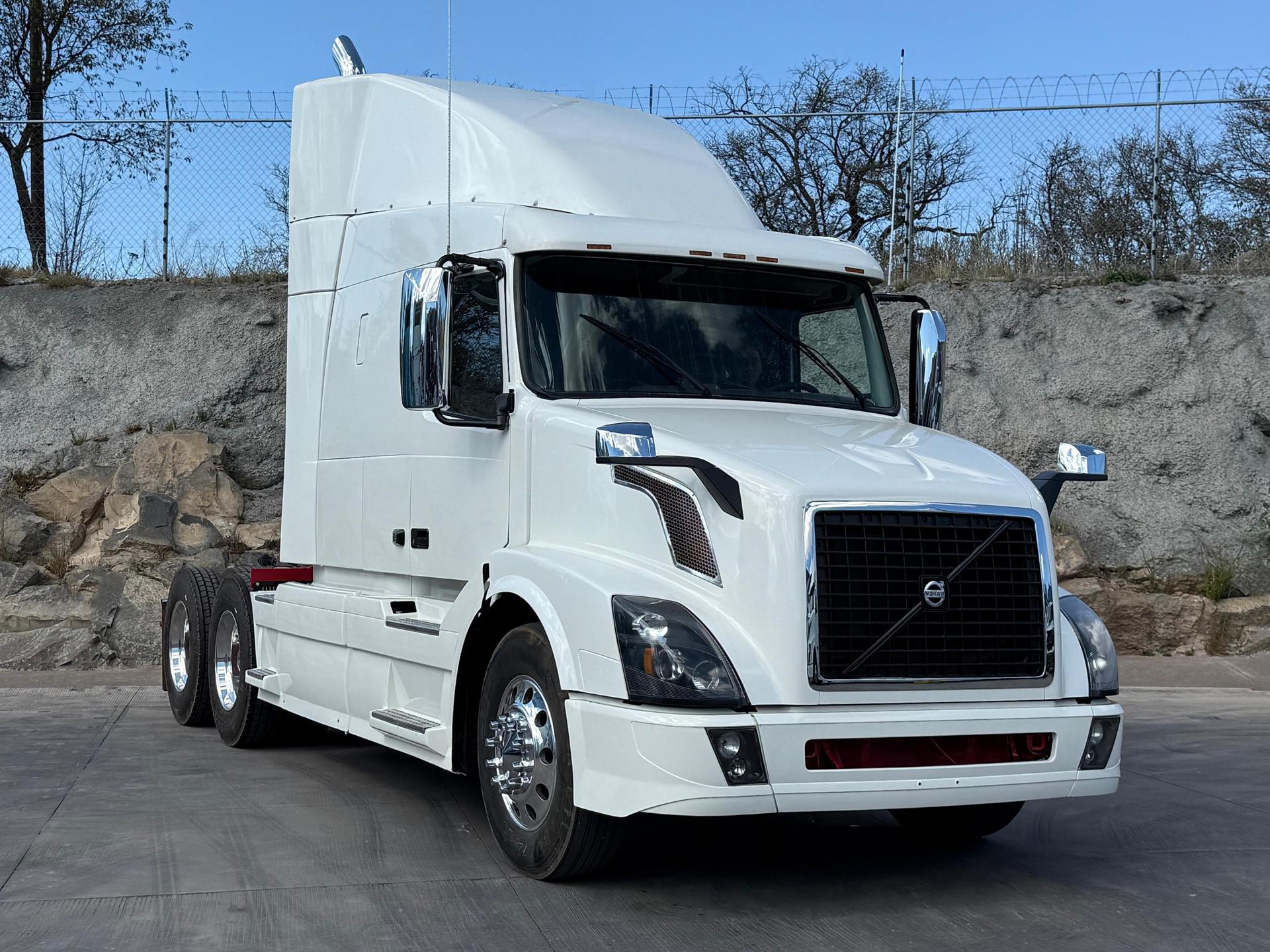 2016 VOLVO TRUCKS VNL 64T 630 - FRONT_PASSENGER_SIDE