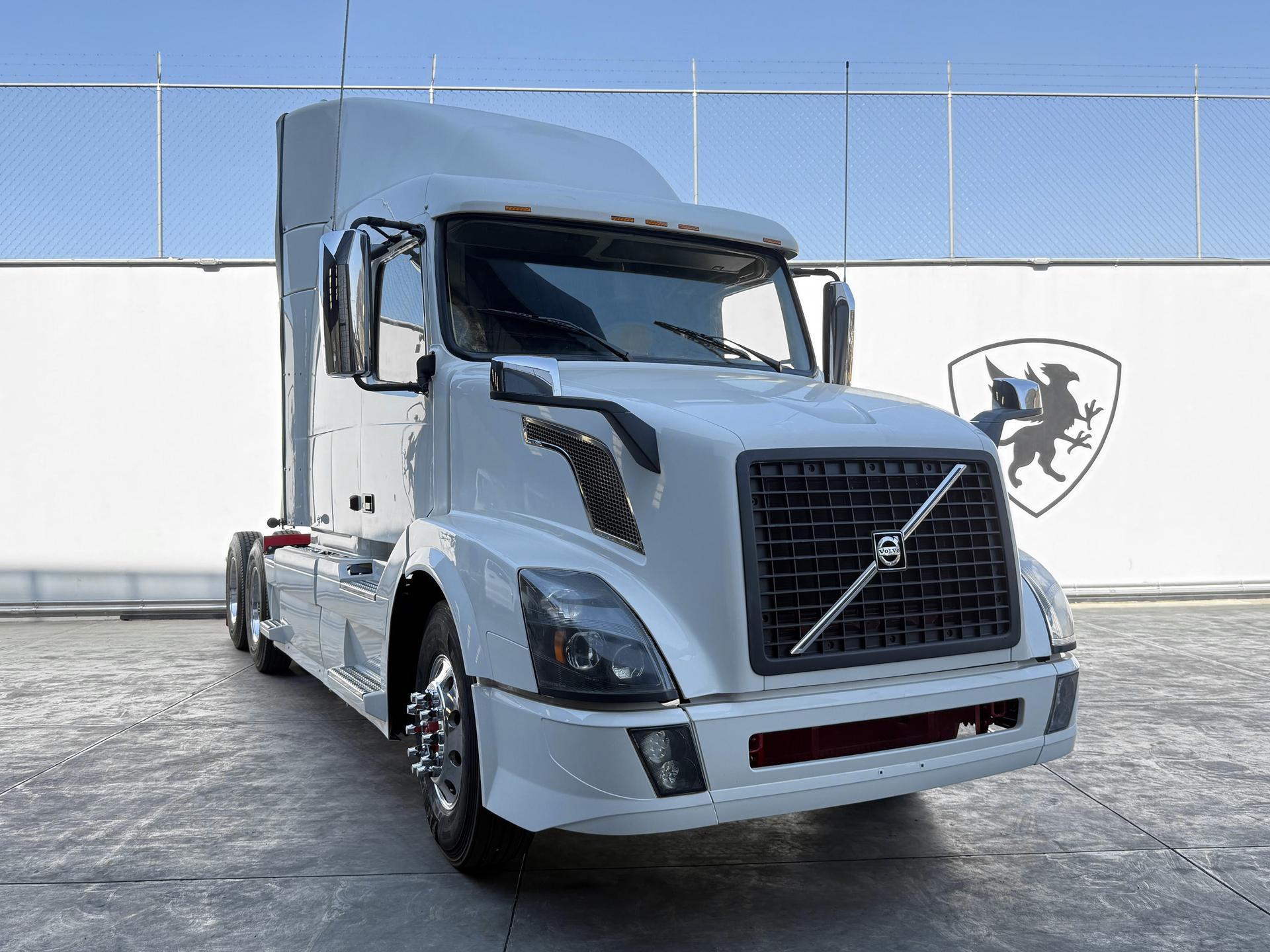 2016 VOLVO TRUCKS VNL 64T 630 - FRONT_PASSENGER_SIDE