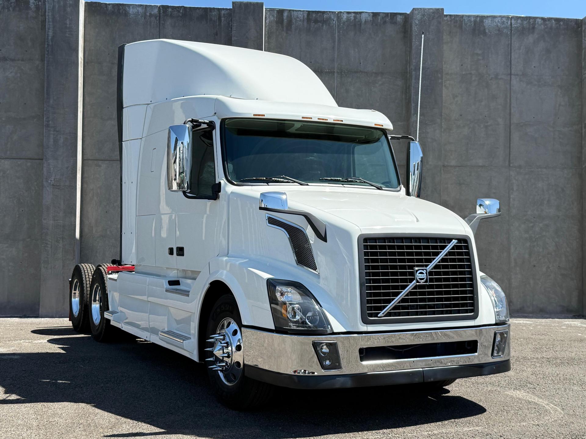 2015 VOLVO TRUCKS VNL 64T 630 - FRONT_PASSENGER_SIDE