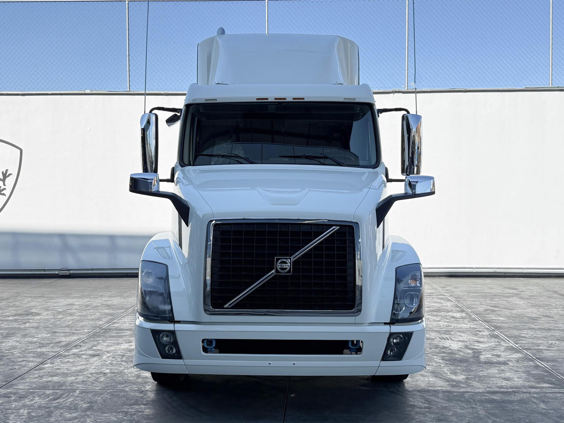 2016 VOLVO TRUCKS VNL 64T 630 - FRONT