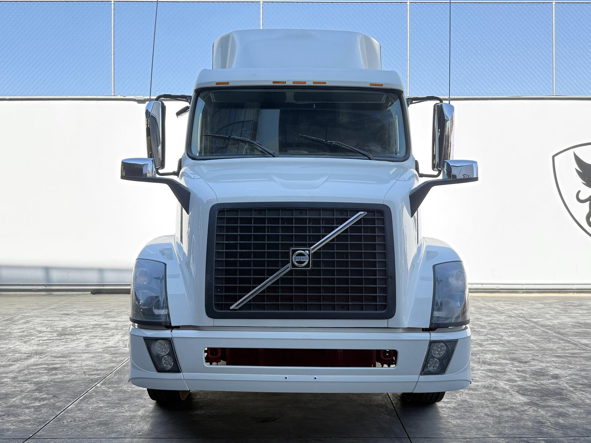 2016 VOLVO TRUCKS VNL 64T 630 - FRONT