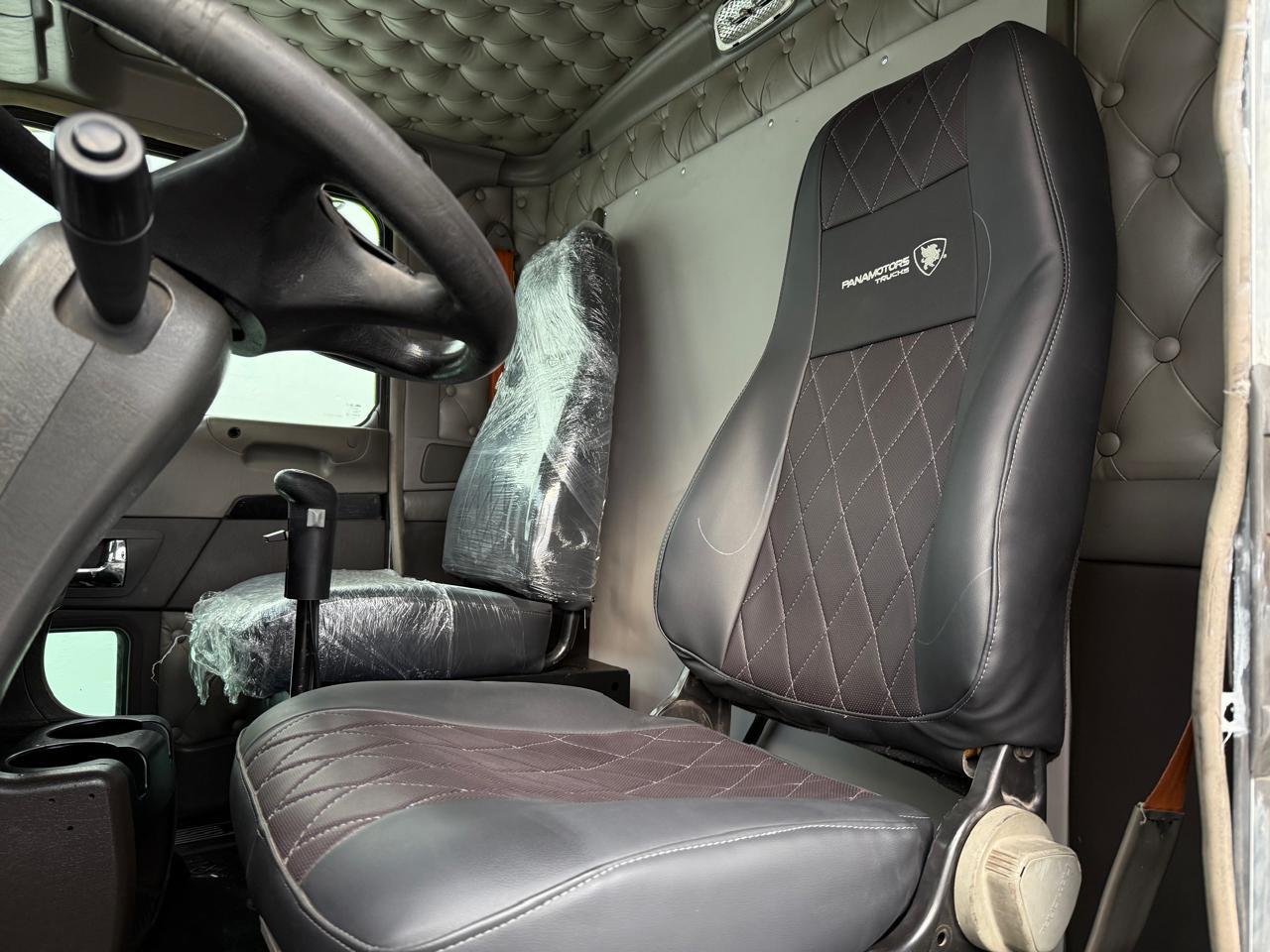 2016 KENWORTH T800 - SEATS_FRONT