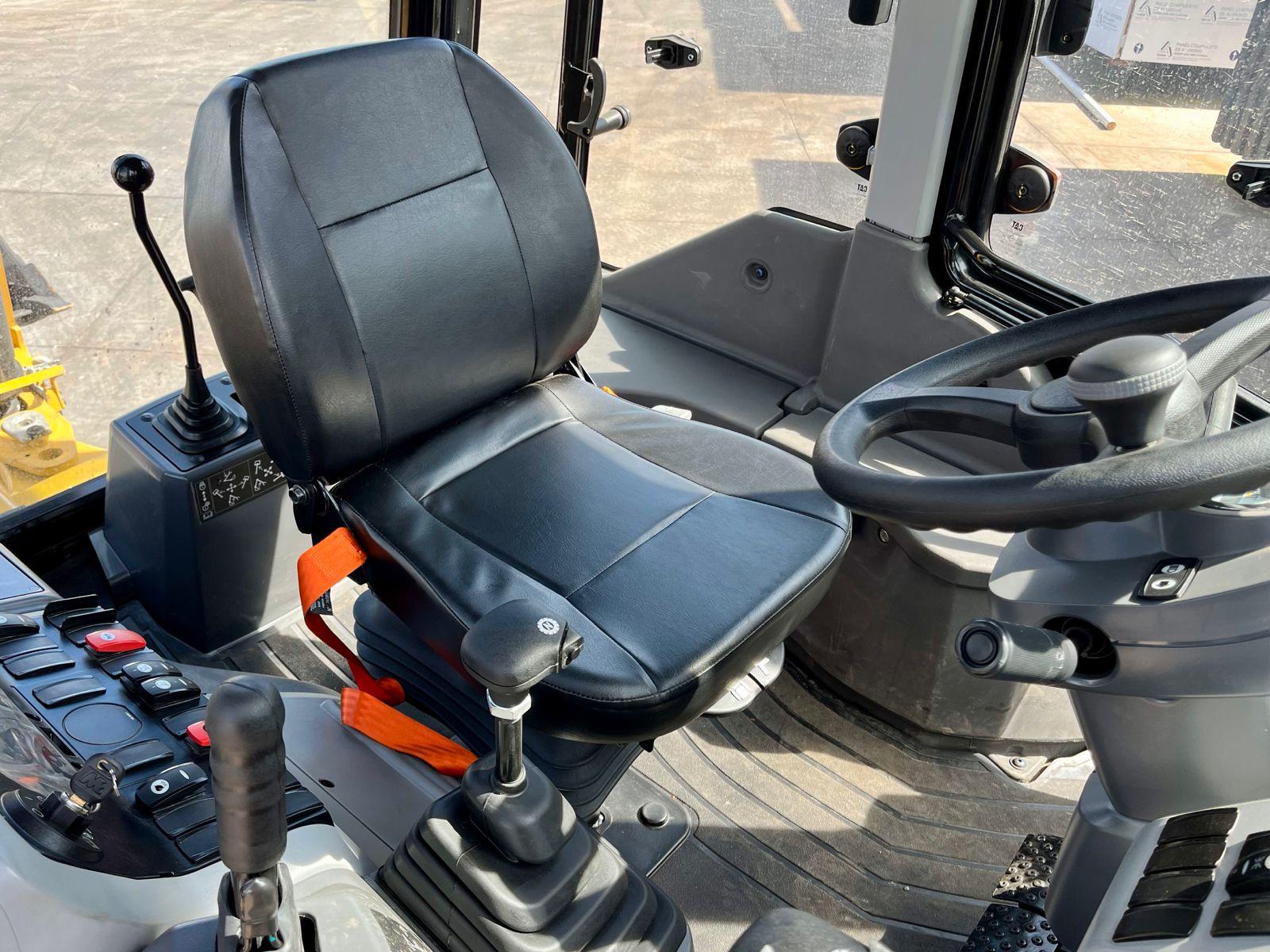 2025 CATERPILLAR 424 - SEATS_FRONT