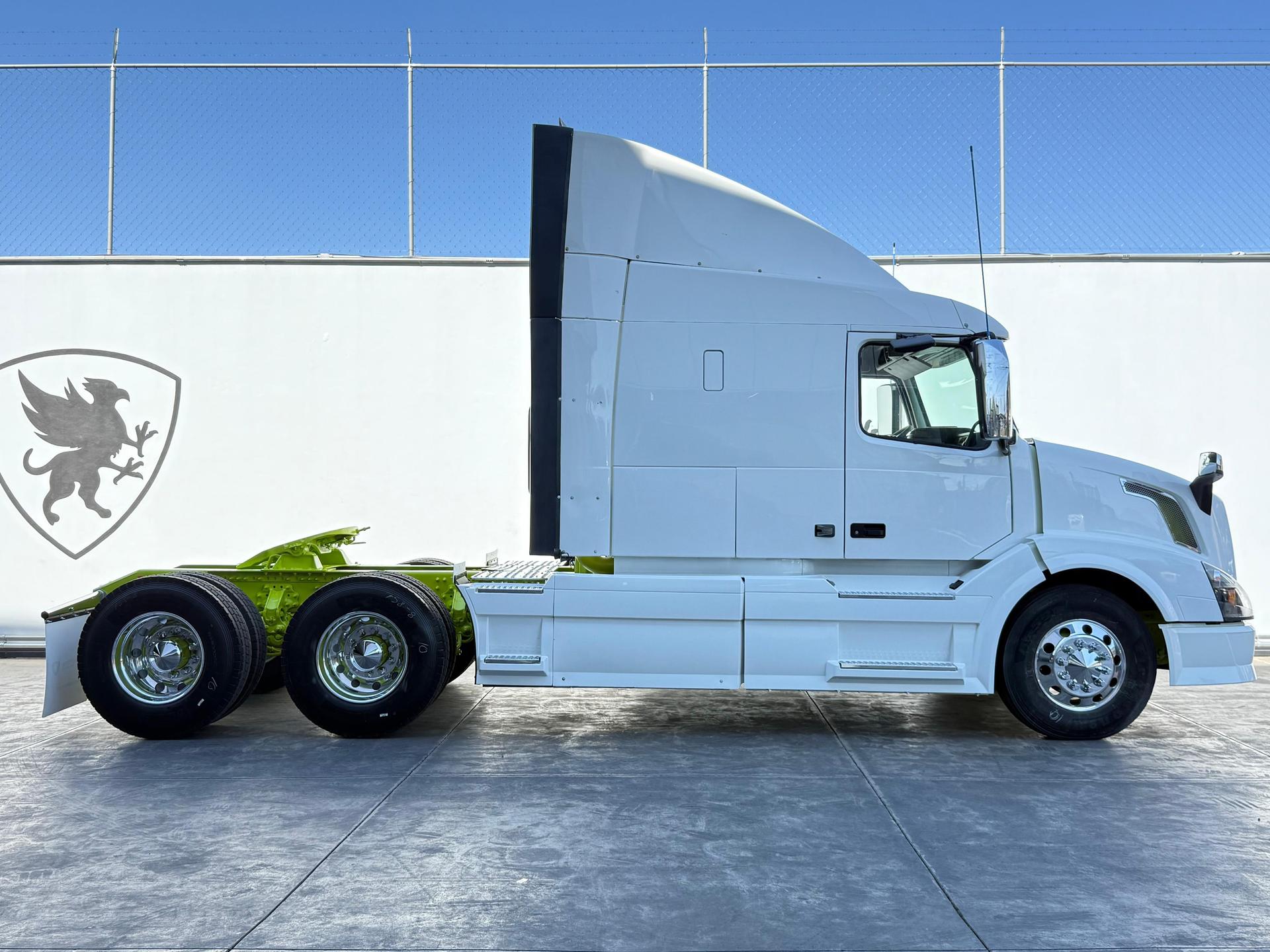 2016 VOLVO TRUCKS VNL 64T 630 - SIDE_RIGHT