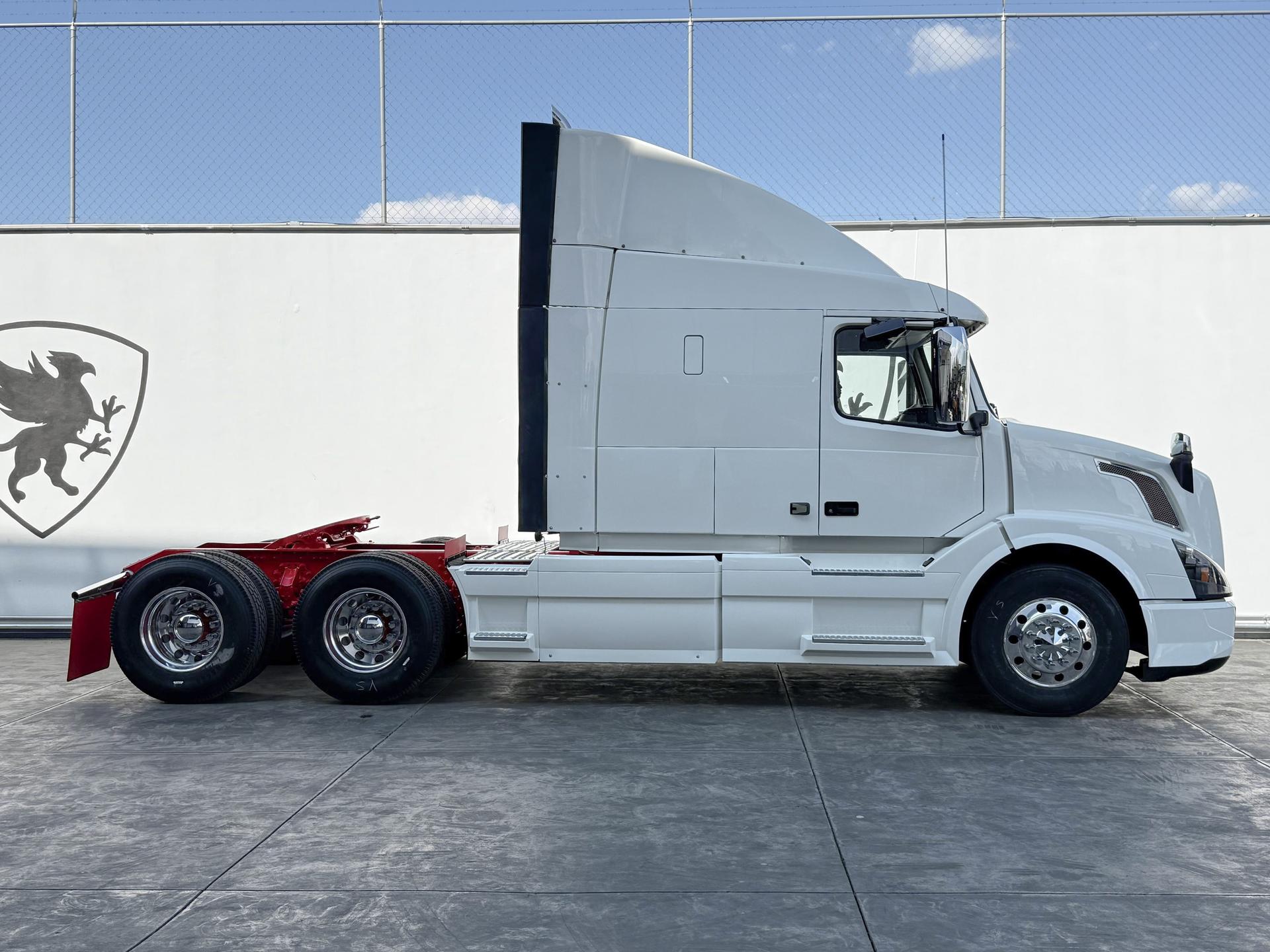 2016 VOLVO TRUCKS VNL 64T 630 - SIDE_RIGHT