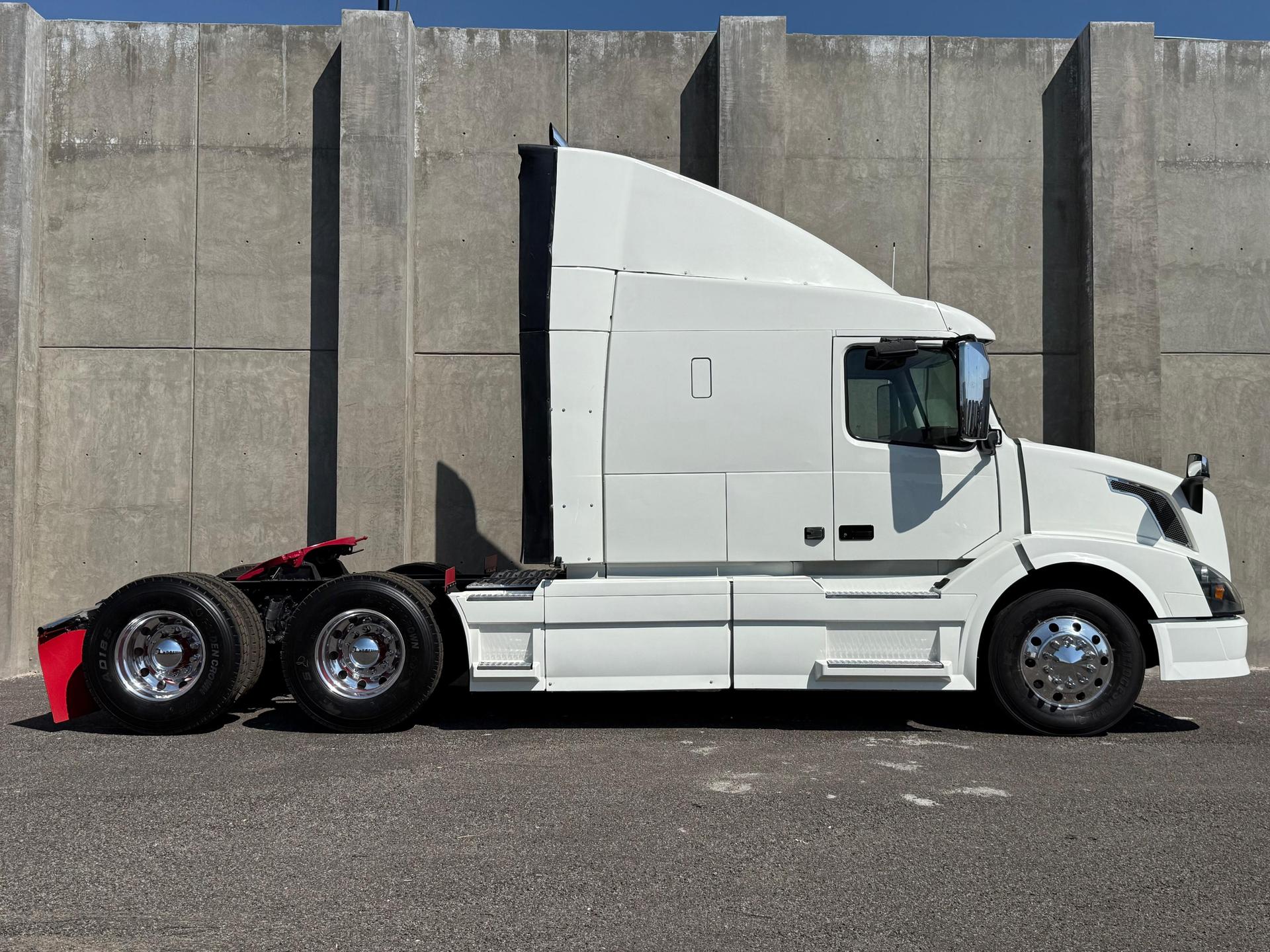 2016 VOLVO TRUCKS VNL 64T 630 - SIDE_RIGHT