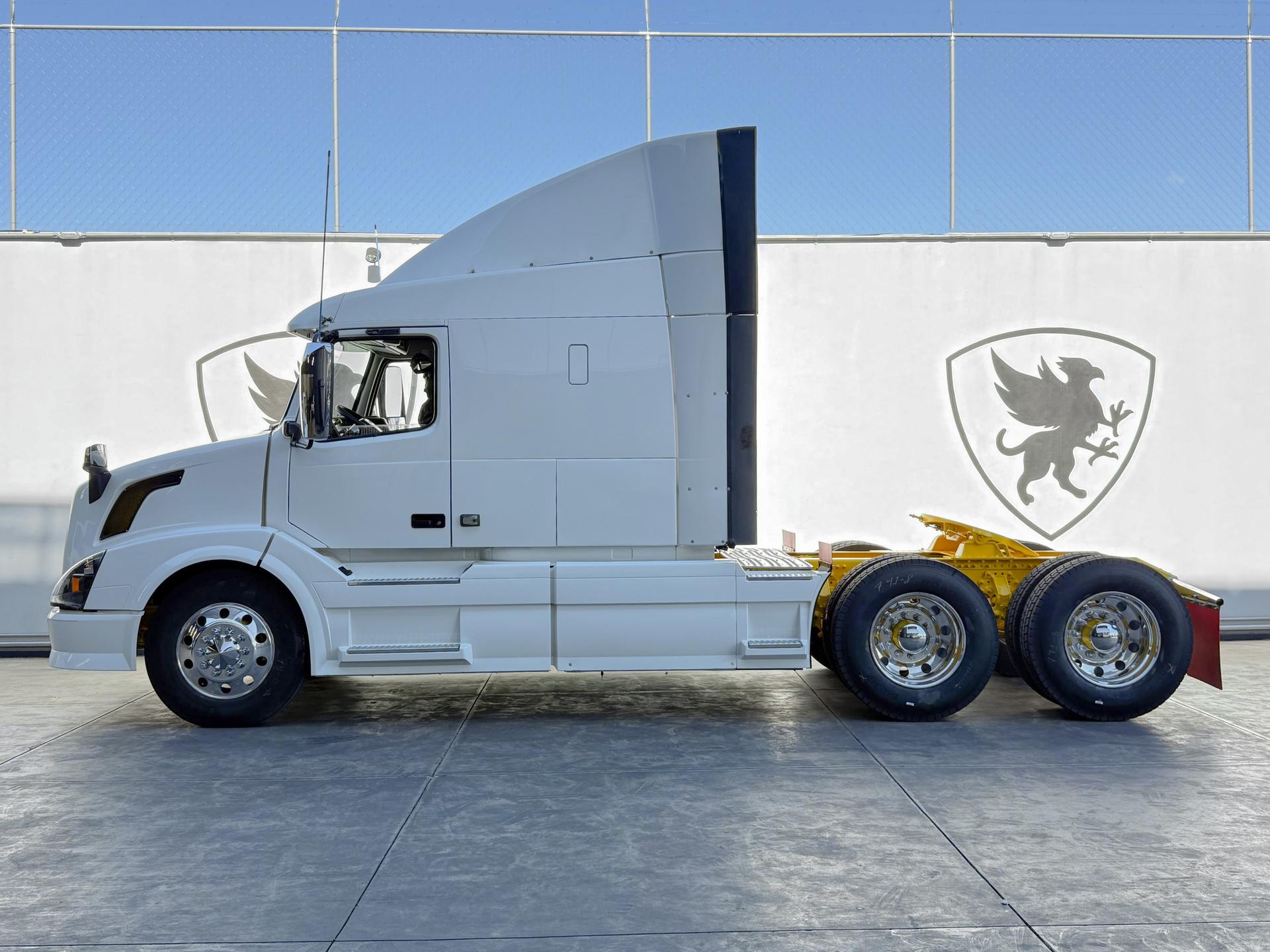 2015 VOLVO TRUCKS VNL 64T 630 - SIDE_LEFT