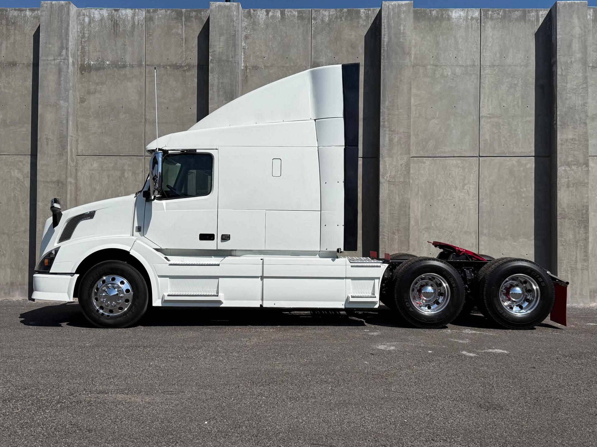 2016 VOLVO TRUCKS VNL 64T 630 - SIDE_LEFT