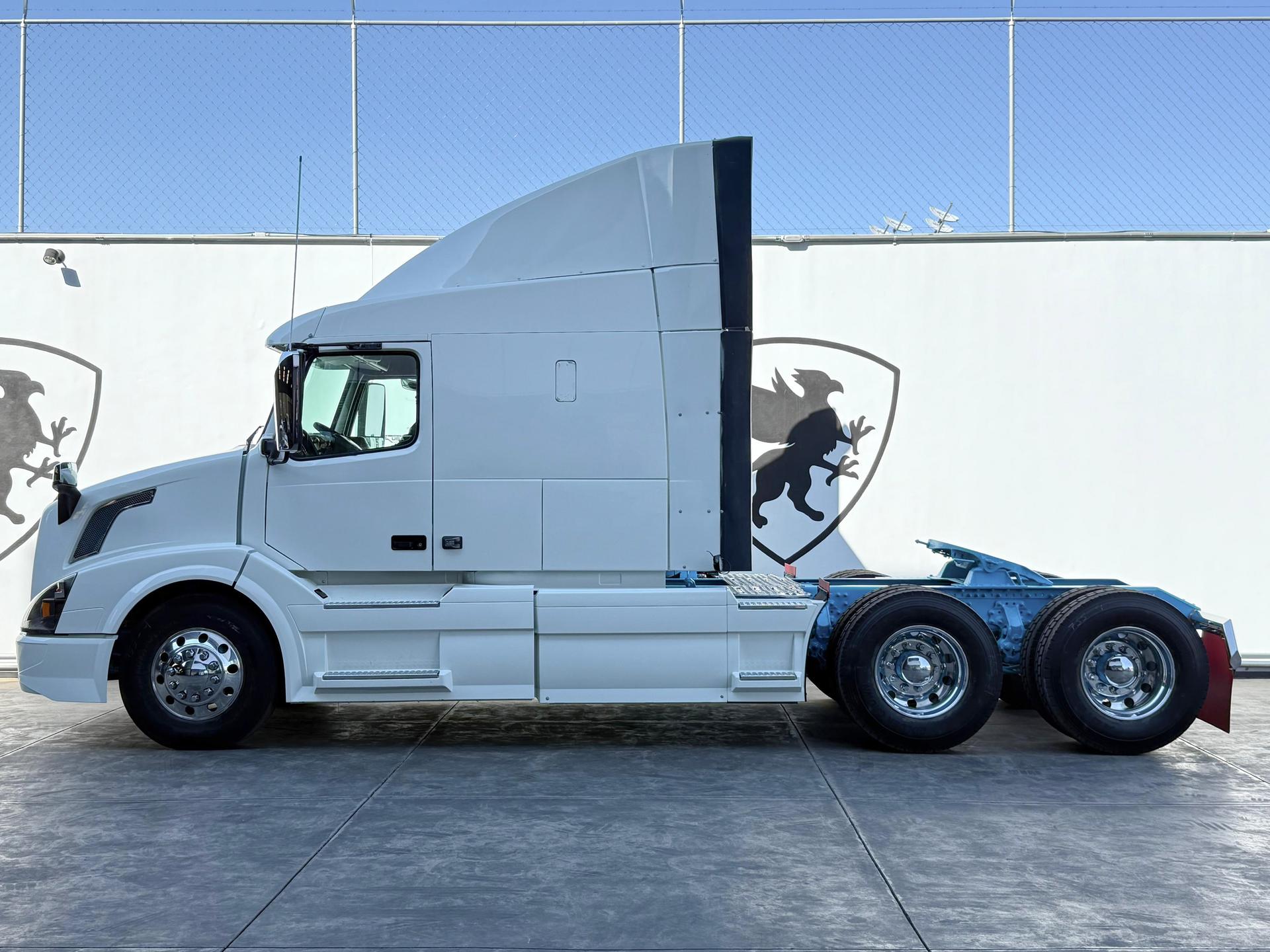 2016 VOLVO TRUCKS VNL 64T 630 - SIDE_LEFT