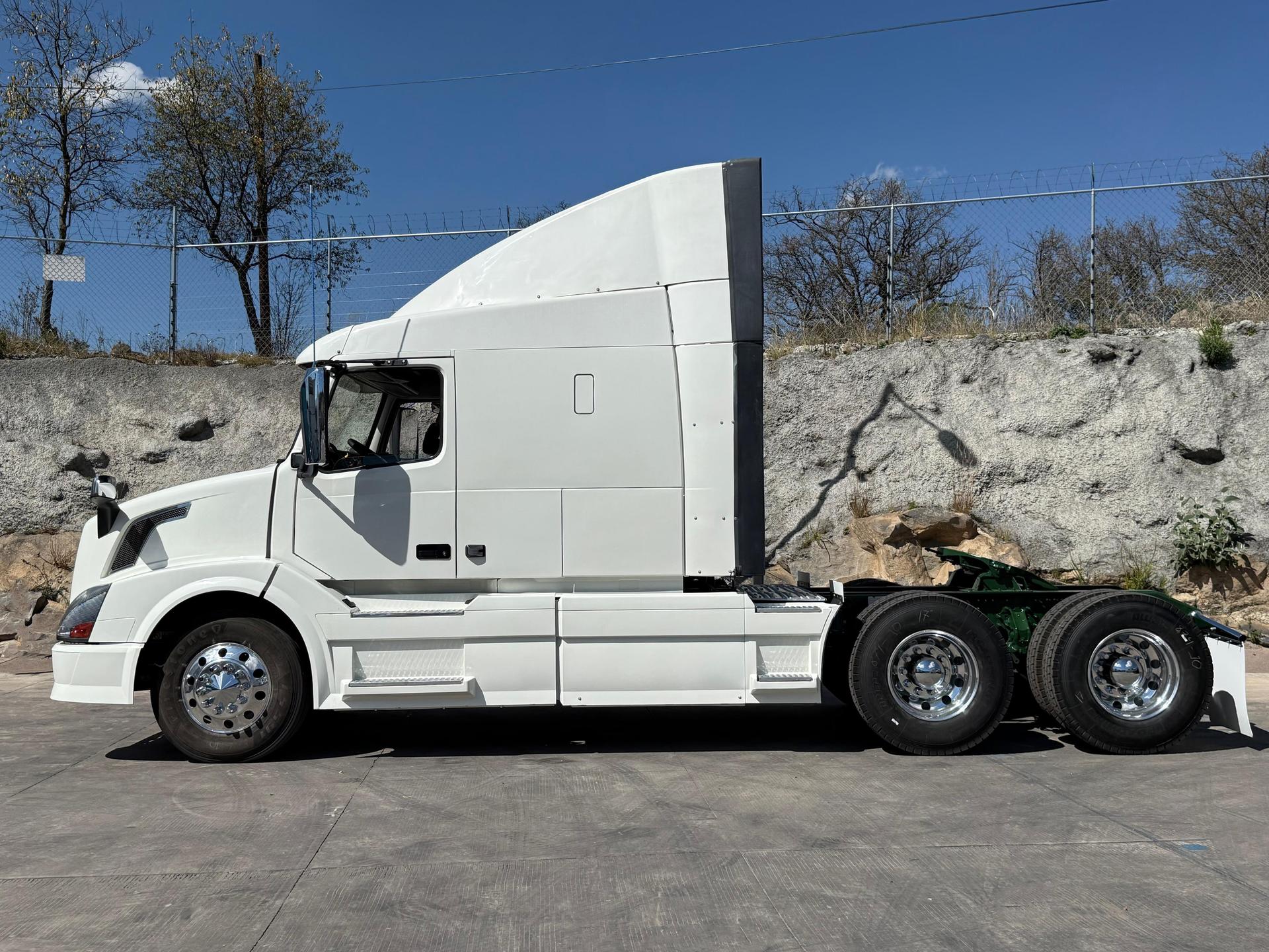 2016 VOLVO TRUCKS VNL 64T 630 - SIDE_LEFT