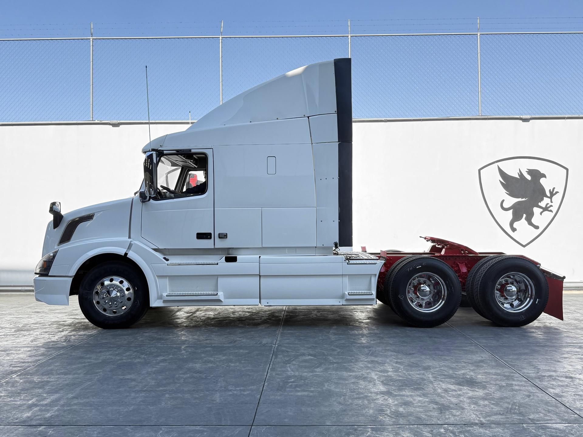 2016 VOLVO TRUCKS VNL 64T 630 - SIDE_LEFT