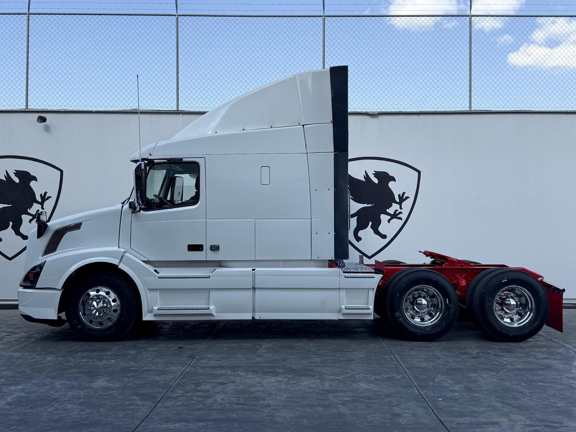 2016 VOLVO TRUCKS VNL 64T 630 - SIDE_LEFT