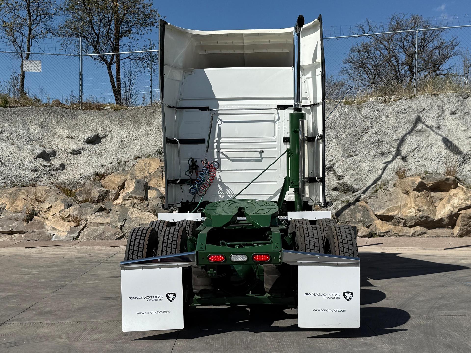 2016 VOLVO TRUCKS VNL 64T 630 - BACK