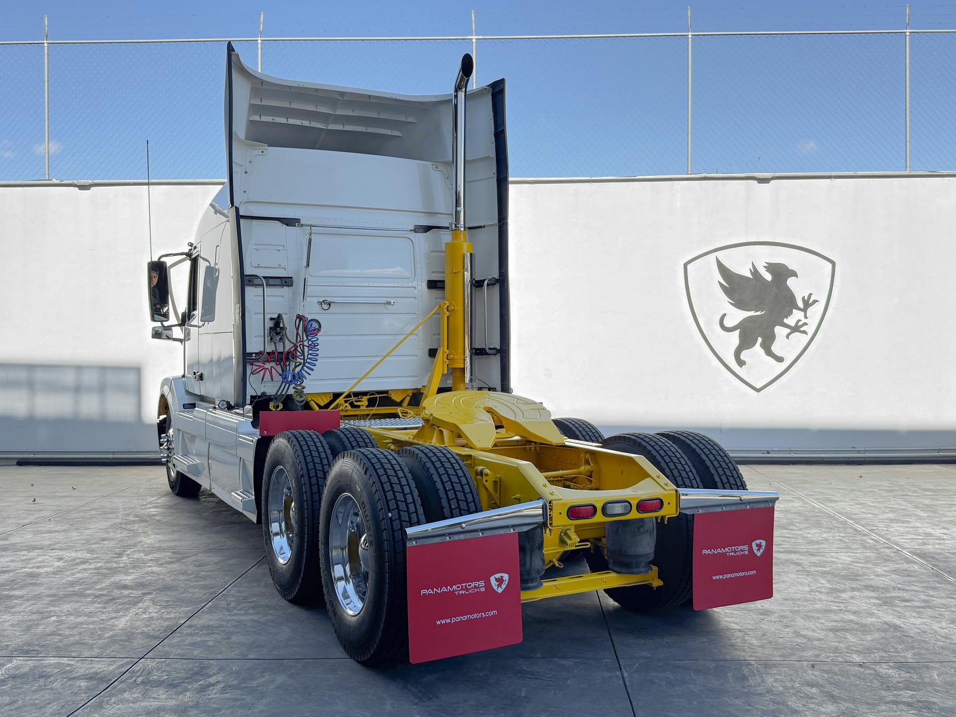 2015 VOLVO TRUCKS VNL 64T 630 - REAR_DRIVER_SIDE