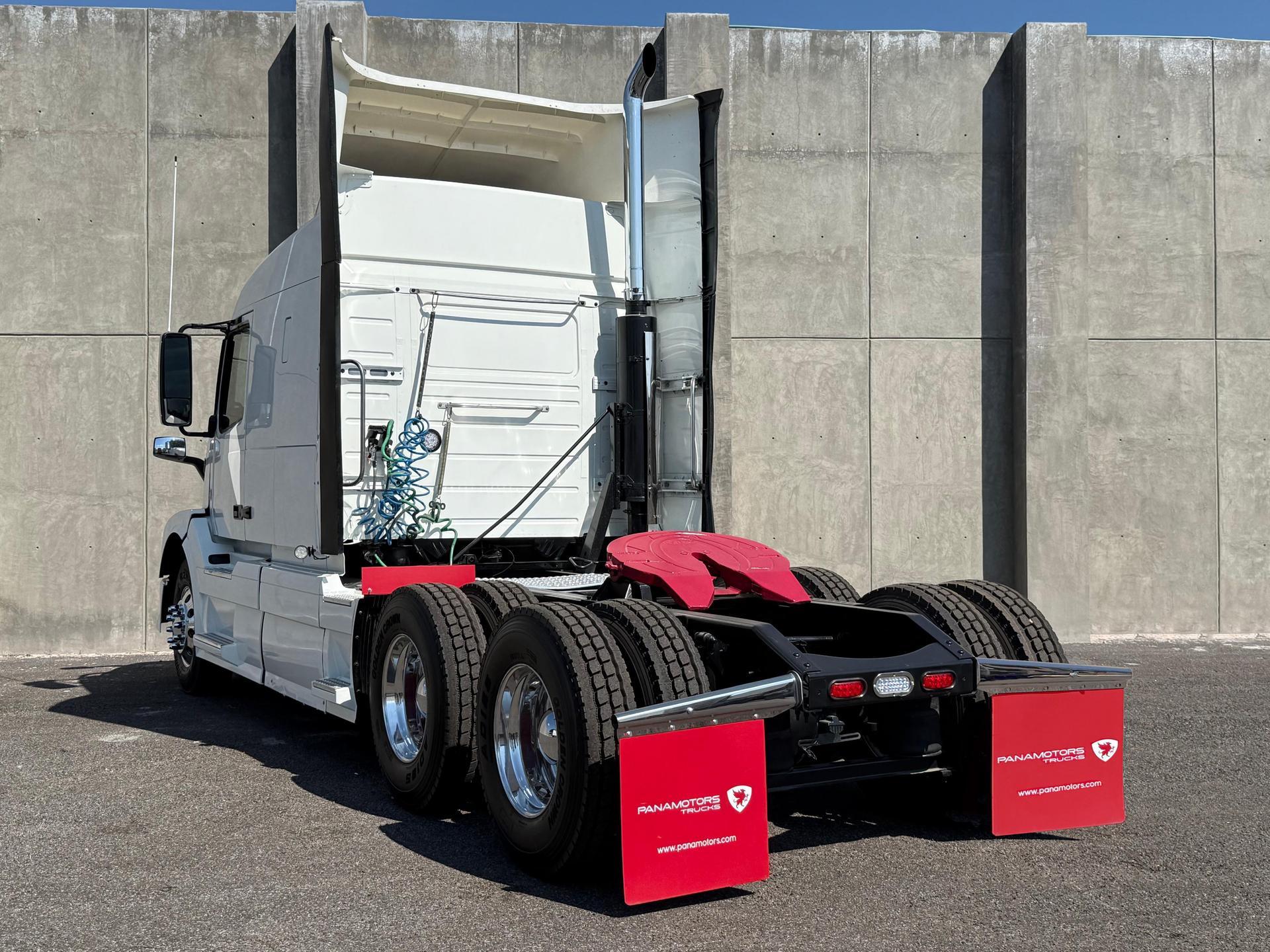 2015 VOLVO TRUCKS VNL 64T 630 - REAR_DRIVER_SIDE