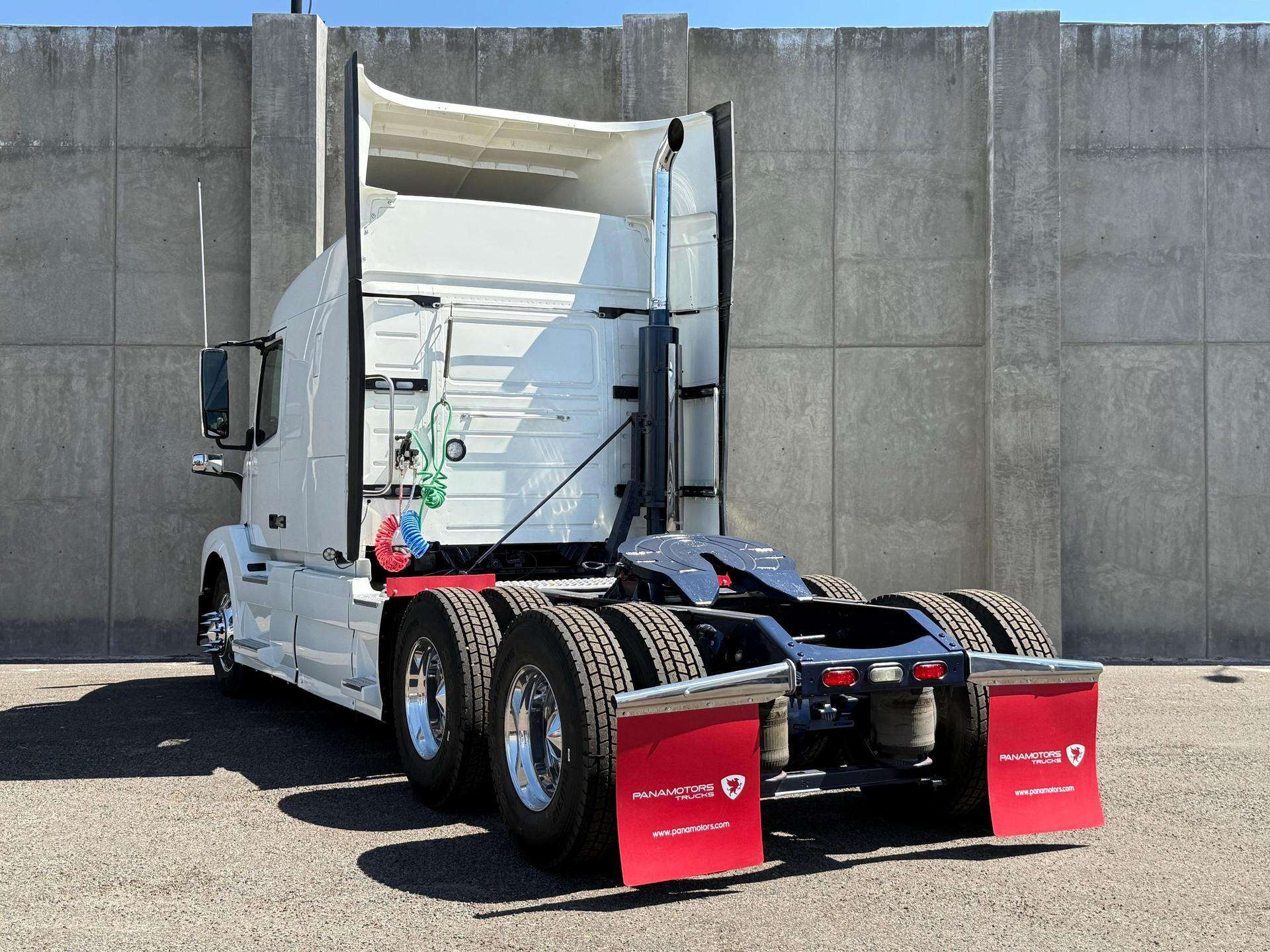 2015 VOLVO TRUCKS VNL 64T 630 - REAR_DRIVER_SIDE